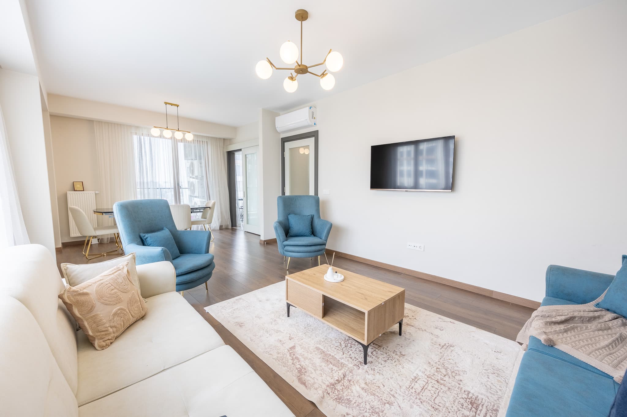 Elegant 3 bdr apartment with balcony  — image 23