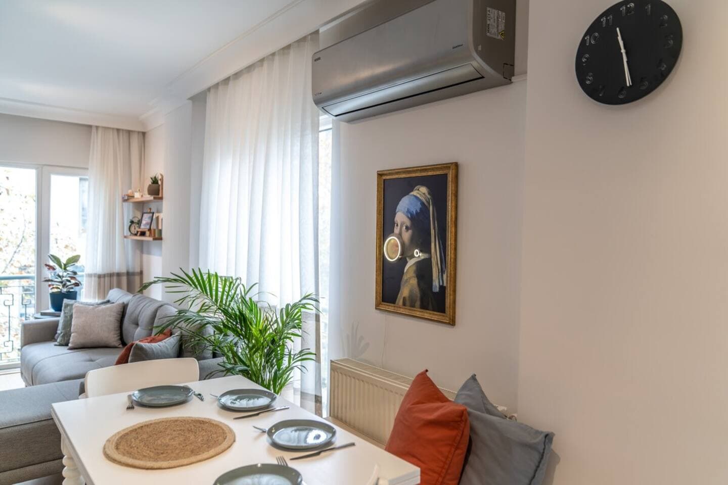 Charming City Apt - near Axis Mall - Image 16