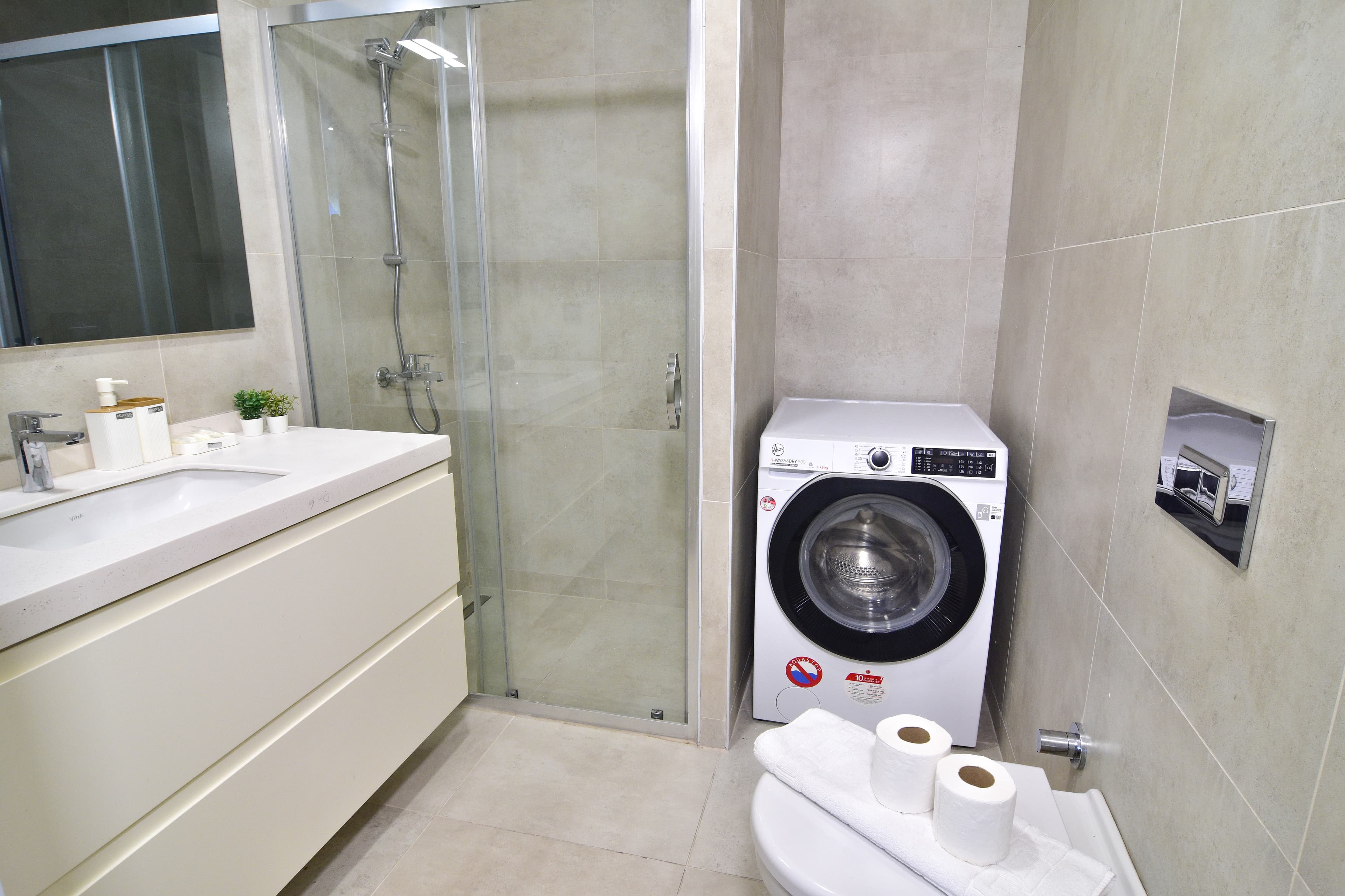 13th floor Brand new cozy 2BR Apt with Balcony — image 21