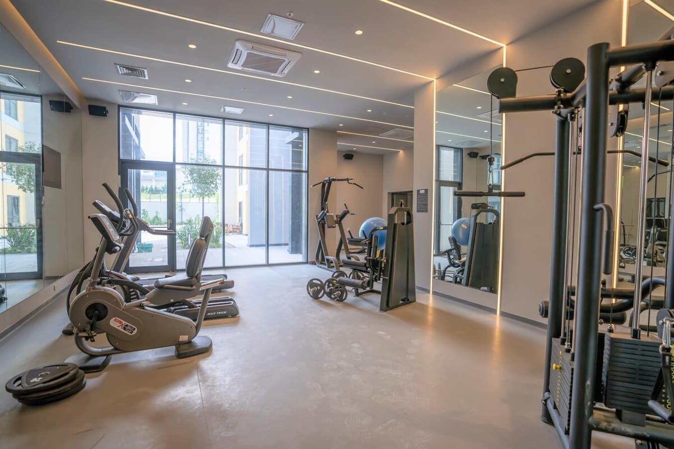 Spacious 1BR with City View — image 22