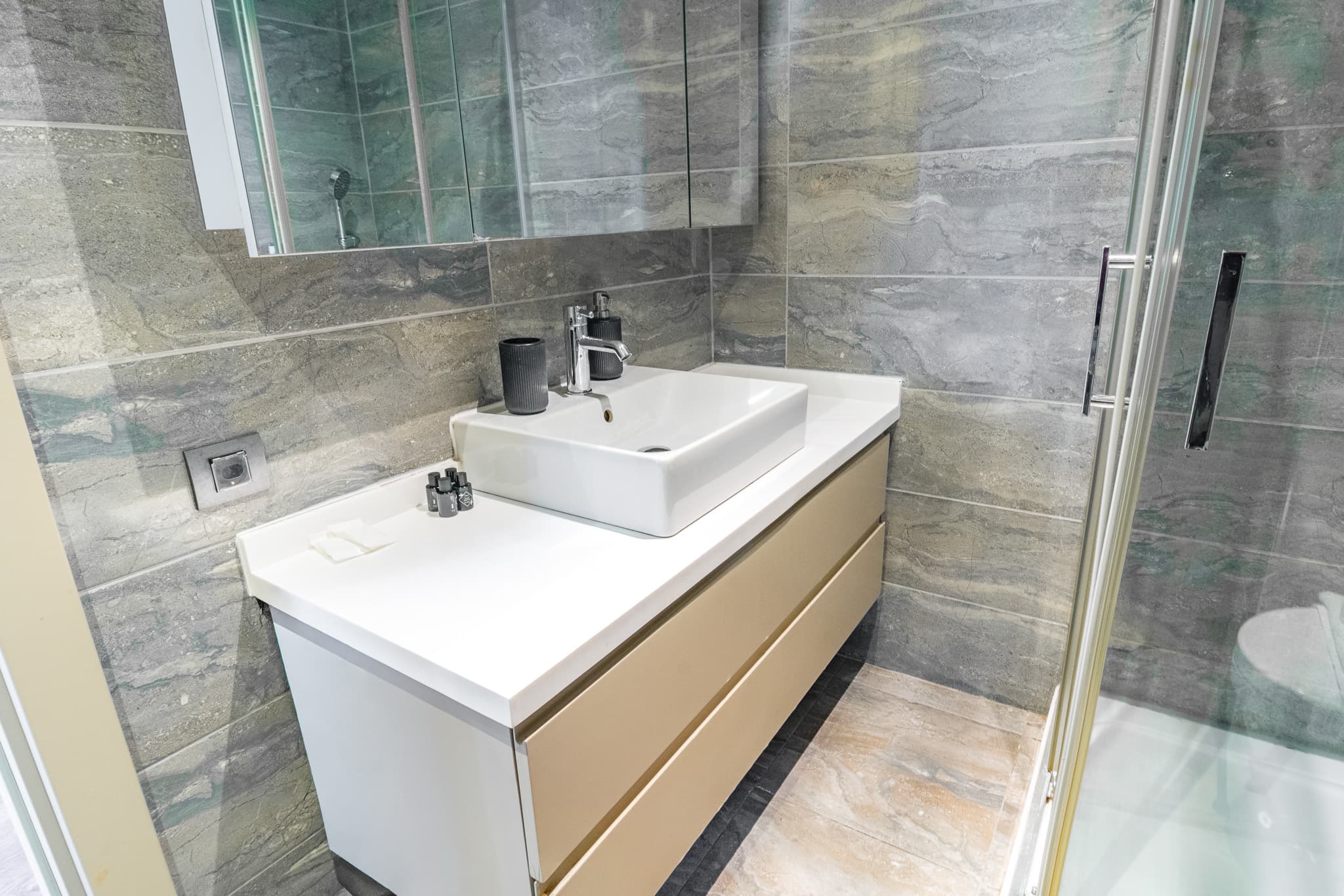 2-Bedroom Escape with city view, apartamento amueblado en Bağcılar, Istanbul — image 20