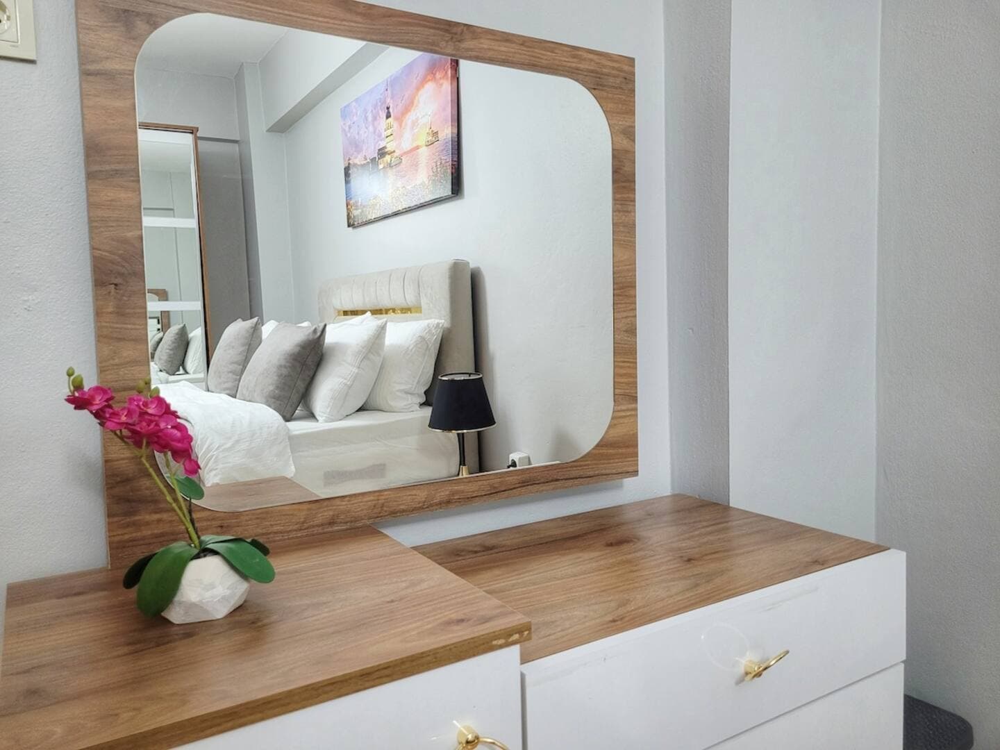 Spacious 3BR Retreat: Modern Comfort — image 7
