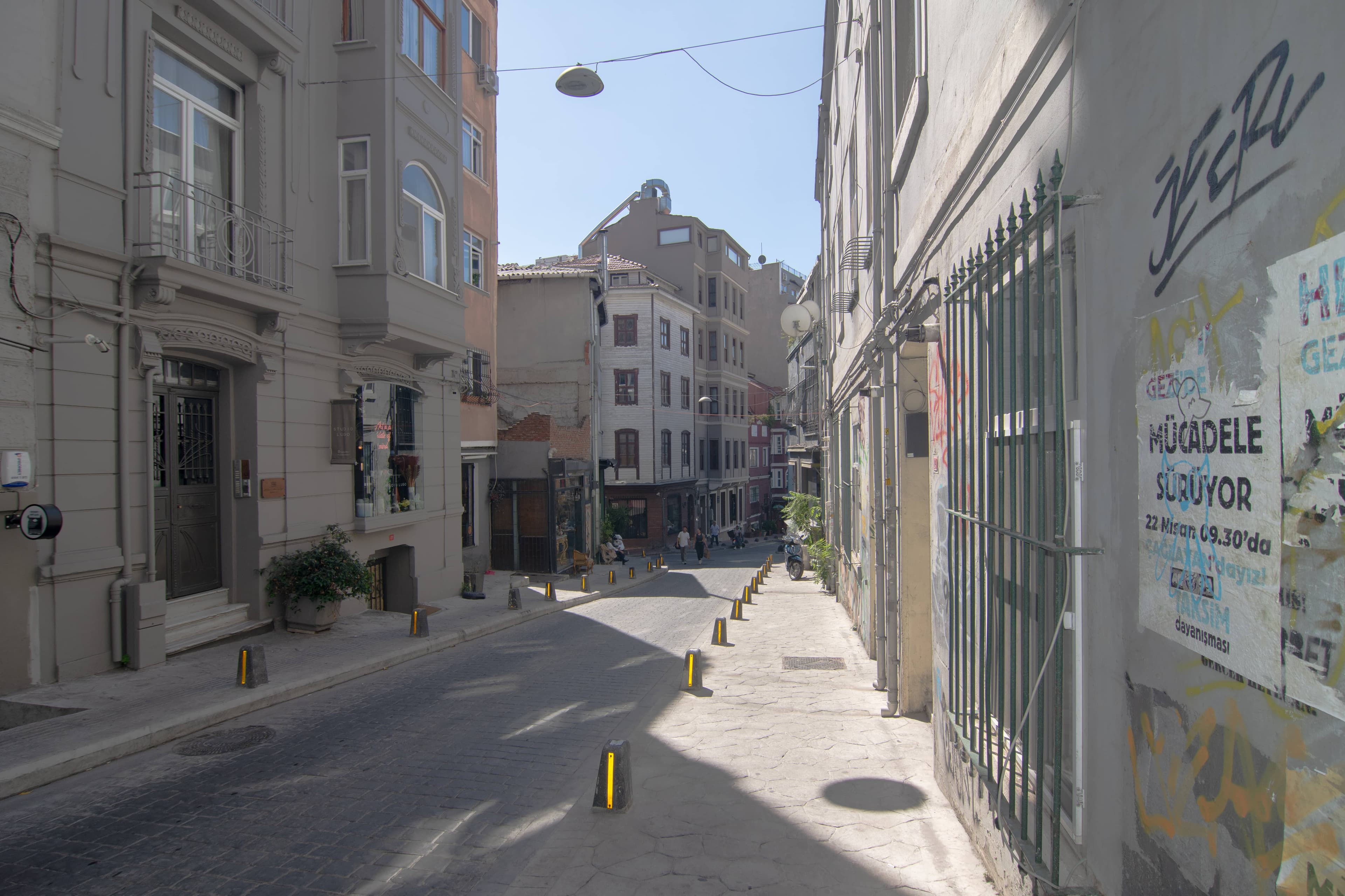 Stylish City Getaway-Explore the Urban Delights, möbliertes Apartment in Beyoğlu, Istanbul — image 40