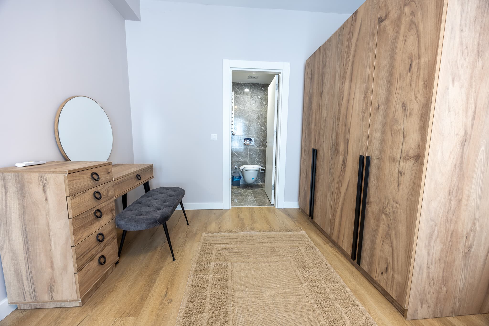 Bright & Modern 2BR Apartment Perfect for Families — image 10