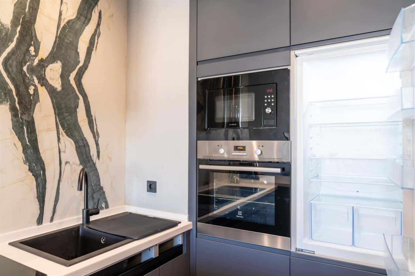 Bright and Modern Apt with Stunning City View, möbliertes Apartment in Beyoğlu, Istanbul — image 13