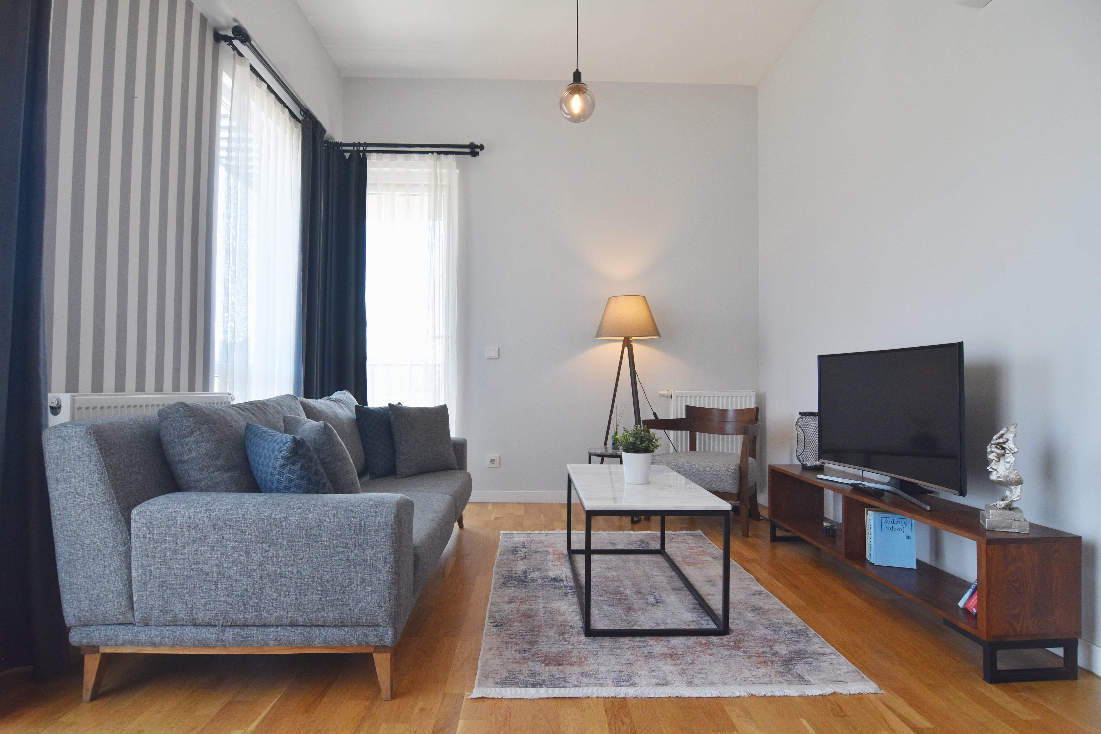 7th floor central 1-Bdr Apt  Wi-Fi/Pool/Gym - Image 1