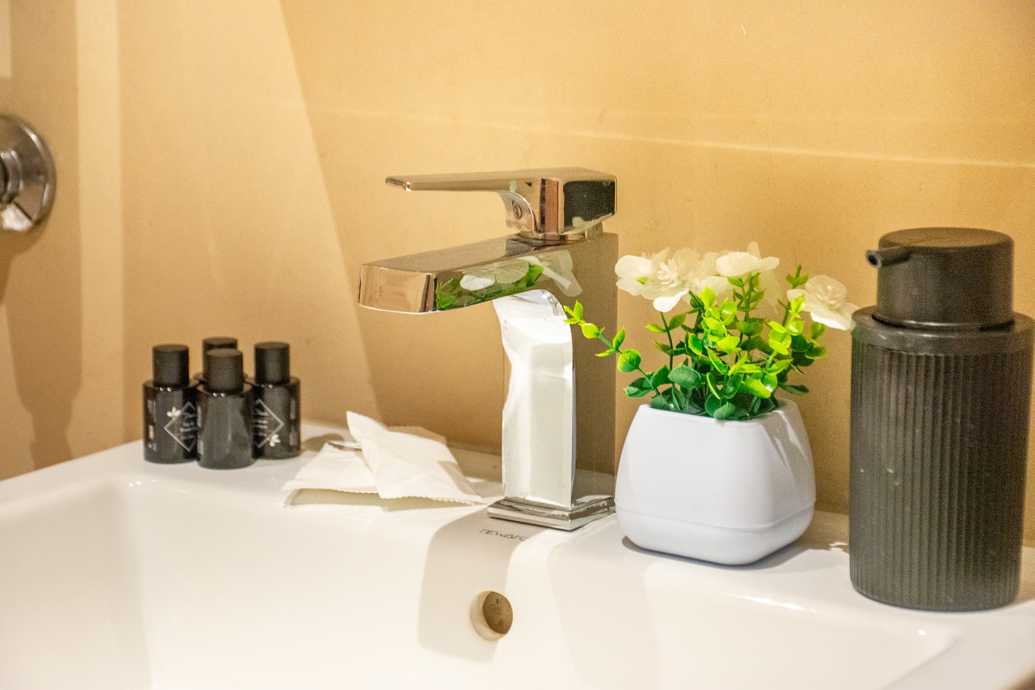 Stylish 1-Bedroom Apartment for City Living, möbliertes Apartment in Bağcılar, Istanbul — image 13
