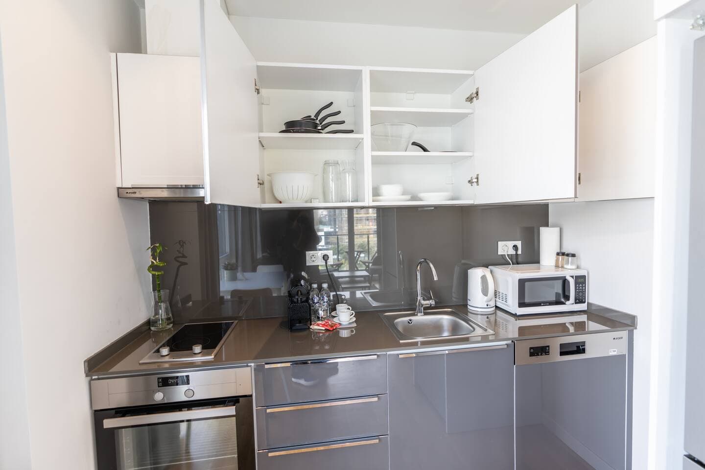 Near Airport Metro 1-Bdr Apt  Wi-Fi/Pool/Gym, möbliertes Apartment in Kağıthane, Istanbul — image 10
