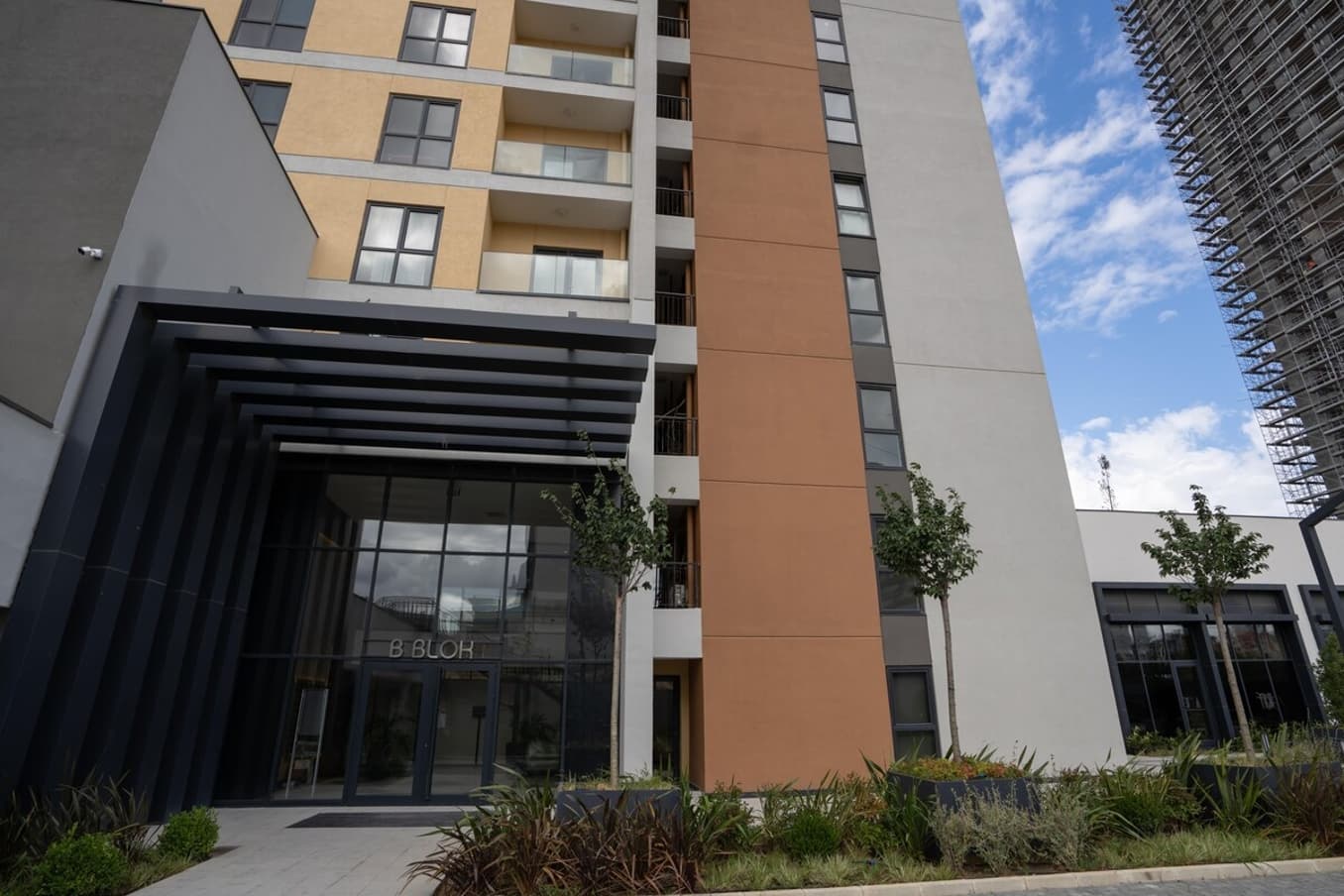 Spacious 1BR with City View — image 25