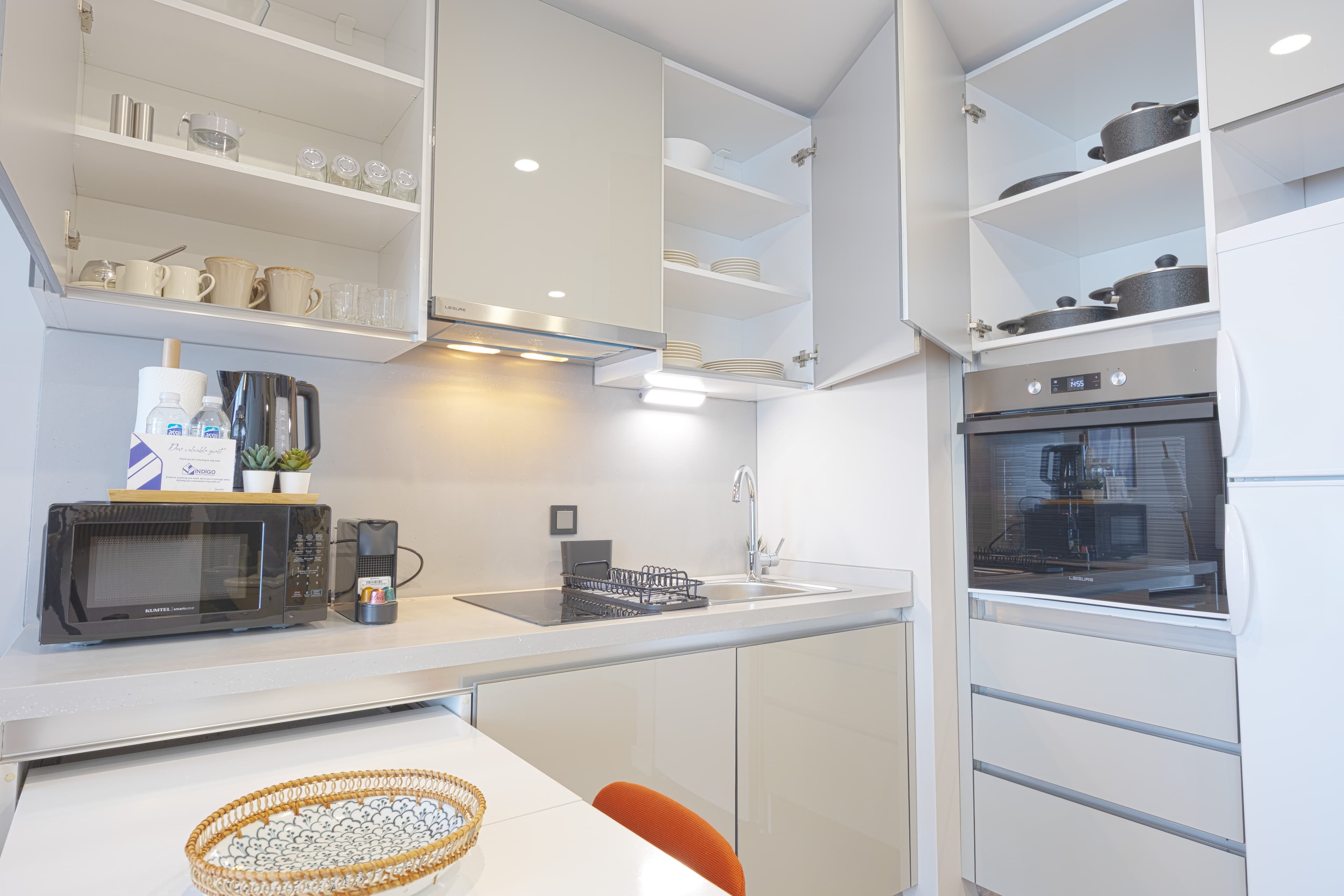 Modern Cozy Apartment with Balcony, appartement meublé à Bağcılar, Istanbul — image 16