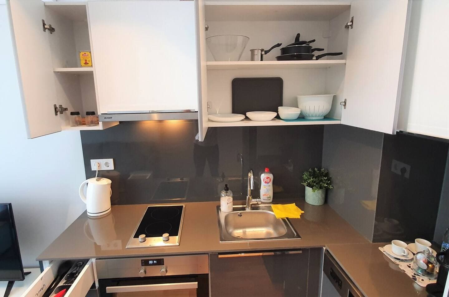 Near Airport Metro 1-Bdr apartment Gym/Pool، شقة مفروشة في Kağıthane, Istanbul — image 10