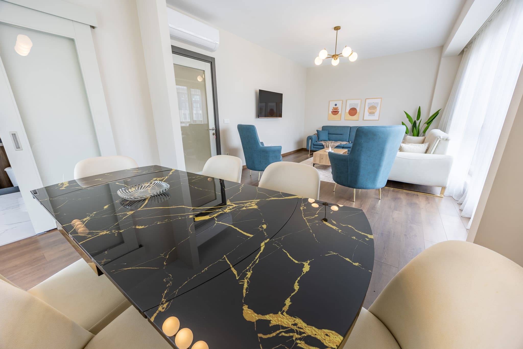 Elegant 3 bdr apartment with balcony  — image 25