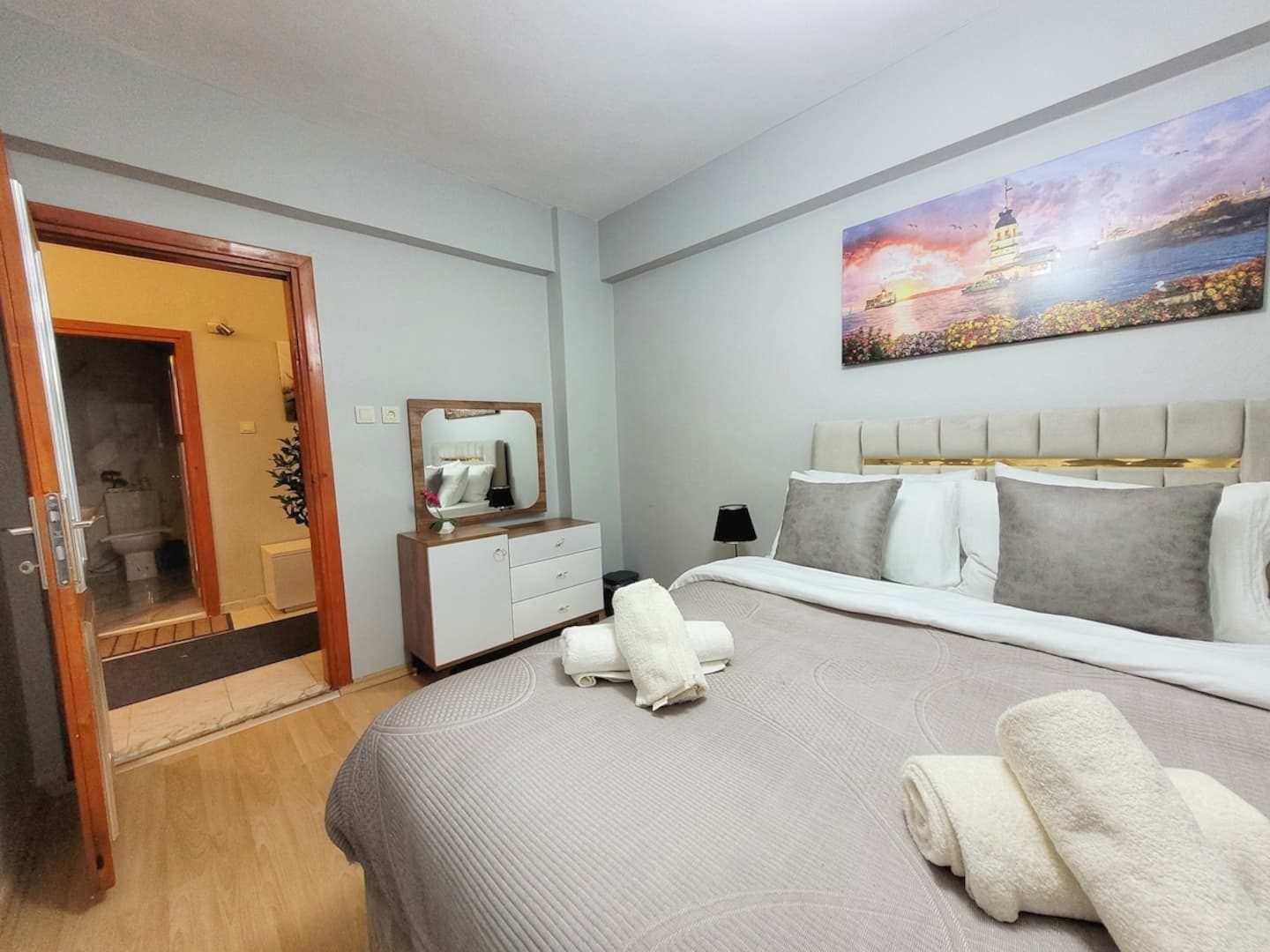 Spacious 3BR Retreat: Modern Comfort — image 6