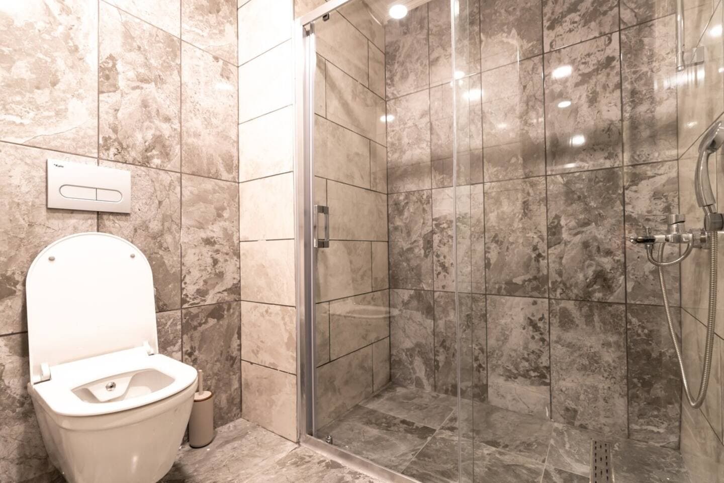 Modern & Fancy 2-Bedroom Apt with Nespresso, möbliertes Apartment in Kağıthane, Istanbul — image 16