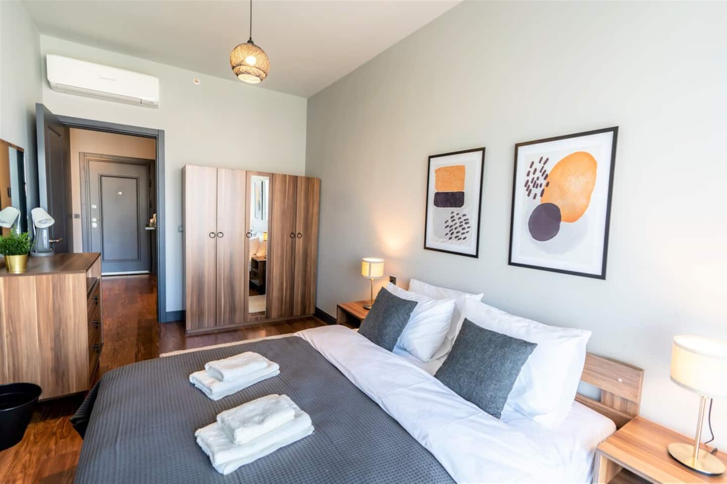 Bright and Modern Apt with Stunning City View, möbliertes Apartment in Beyoğlu, Istanbul — image 6