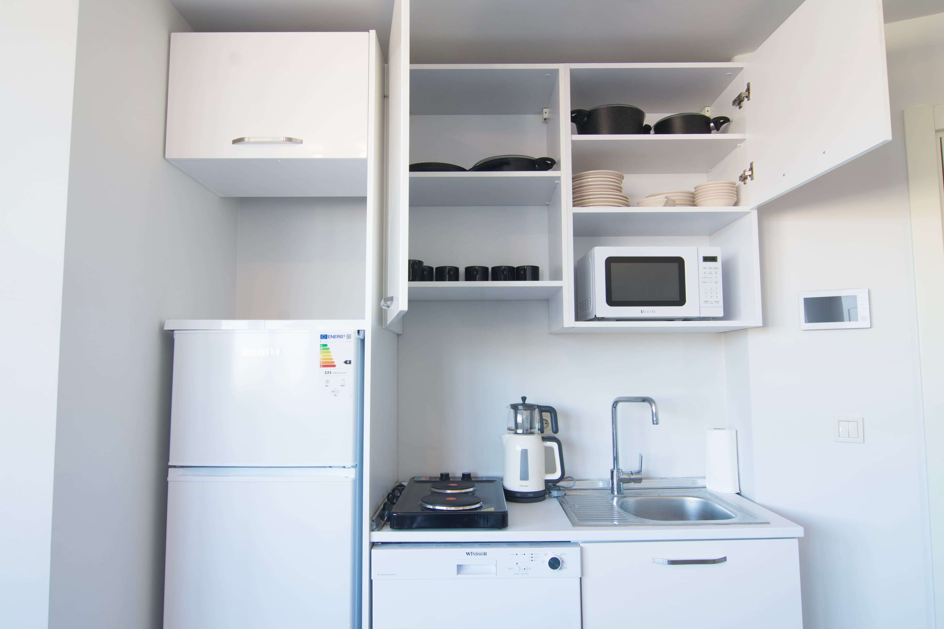 28th Floor cozy Studio — image 10