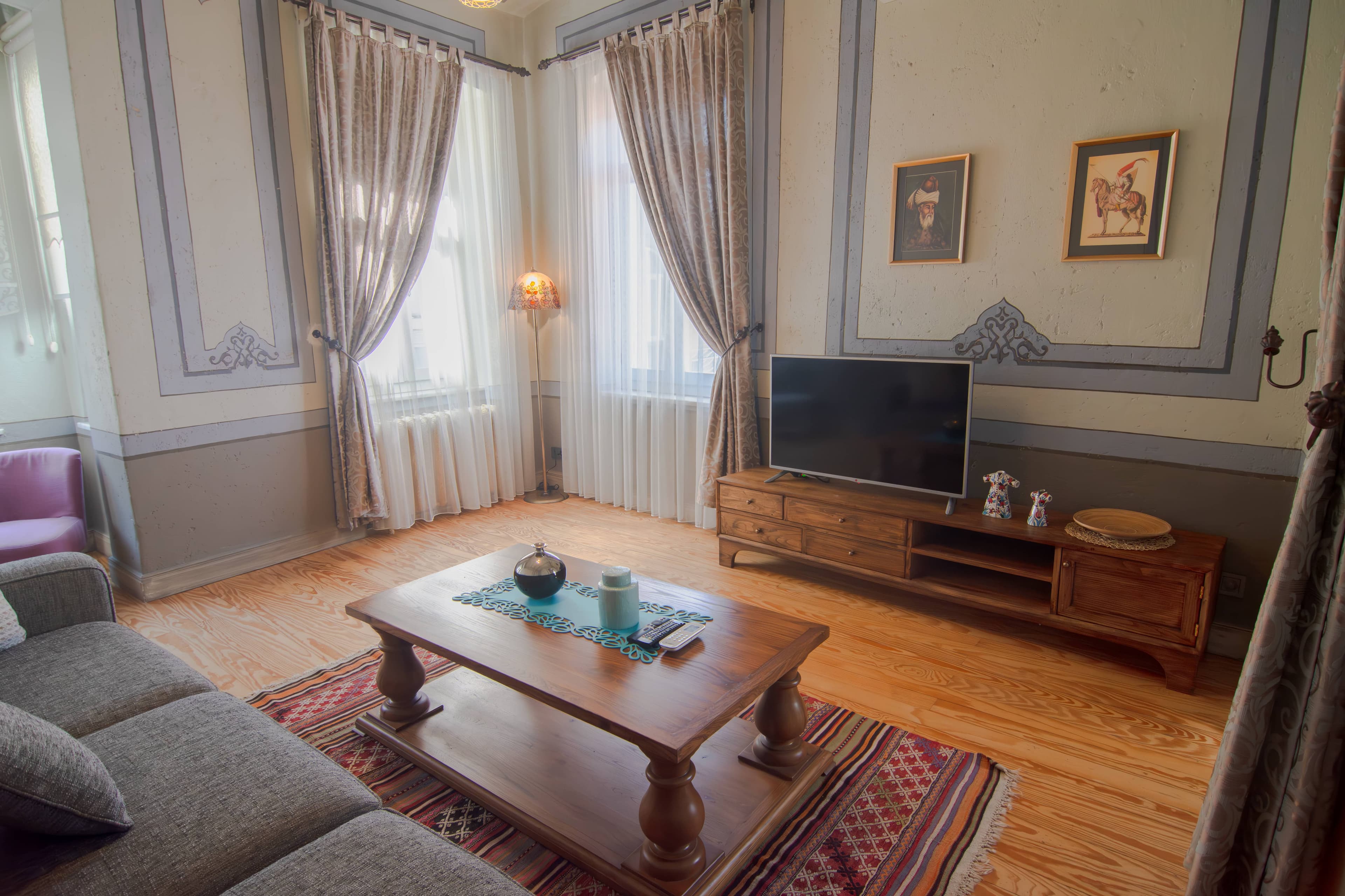 Stylish City Getaway-Explore the Urban Delights, möbliertes Apartment in Beyoğlu, Istanbul — image 2