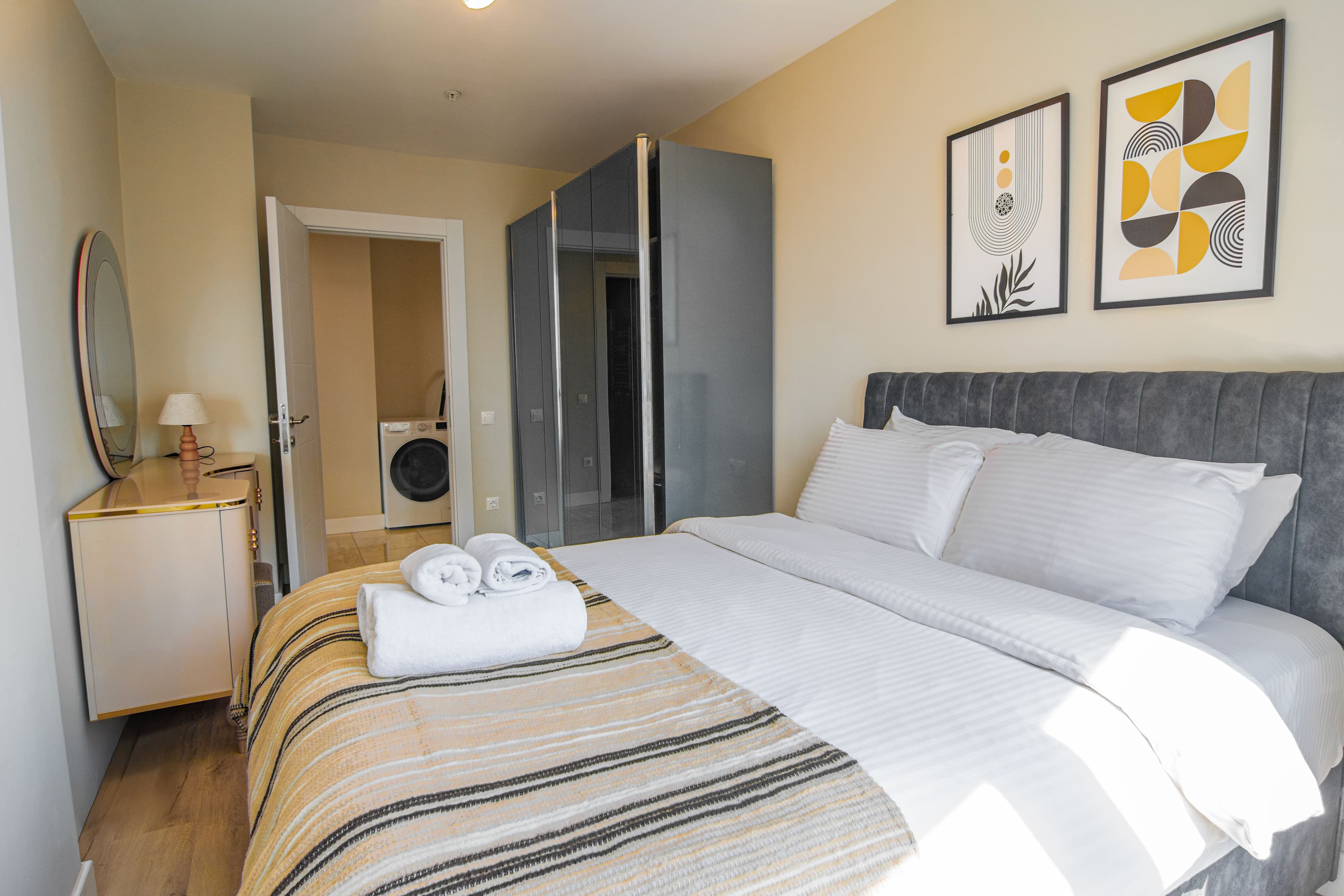 Stylish cozy 3 bedr apart & balcony - Image 13