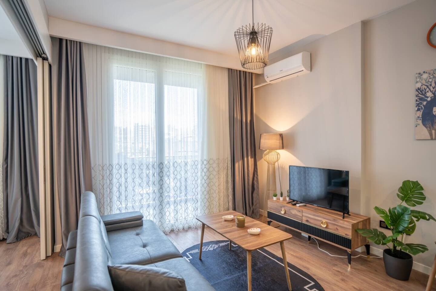 Stylish 1-Bedroom  Apt- Experience City's Pulse, möbliertes Apartment in Bağcılar, Istanbul — image 2
