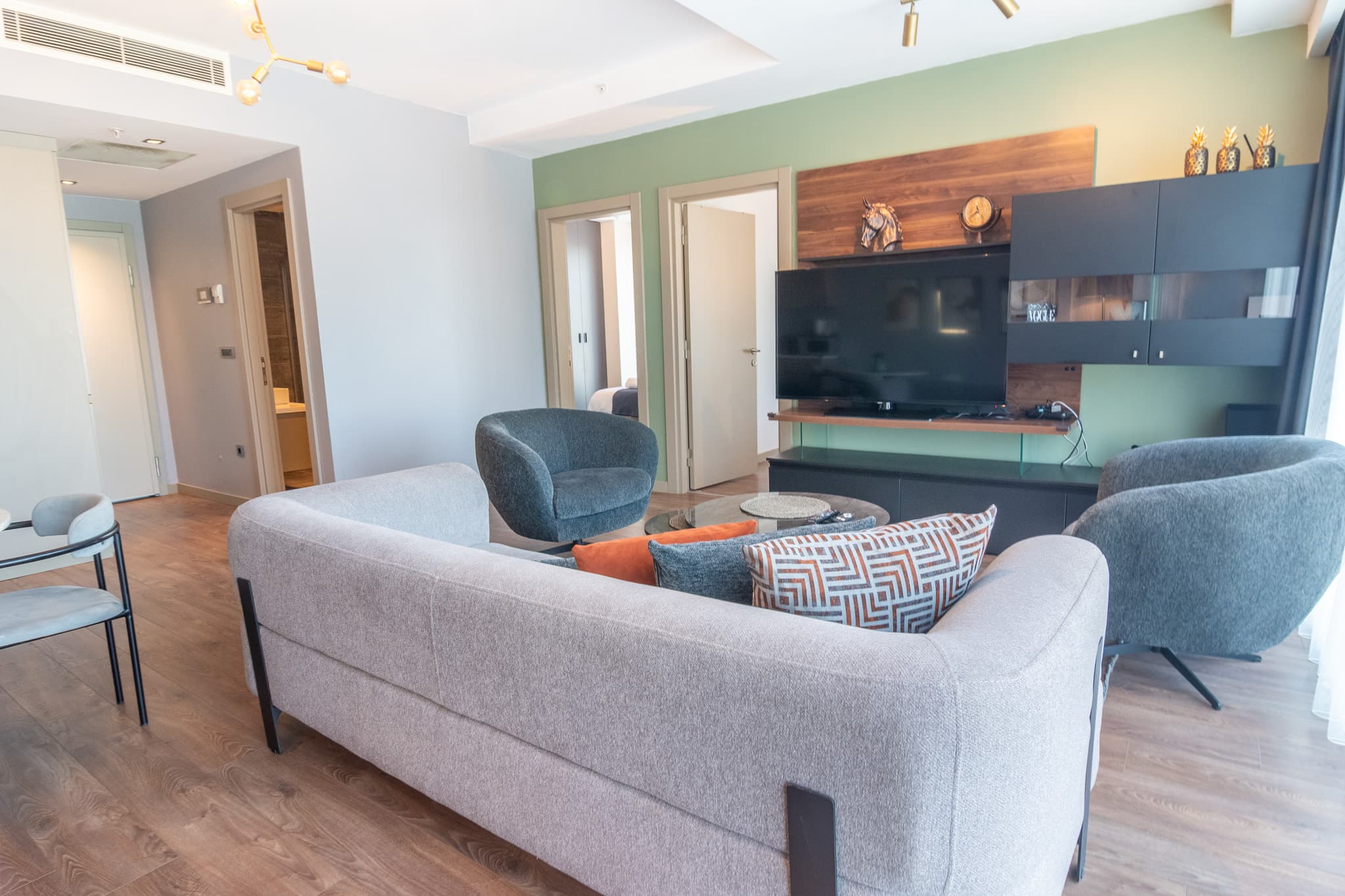 2-Bedroom Escape with city view, apartamento amueblado en Bağcılar, Istanbul — image 10