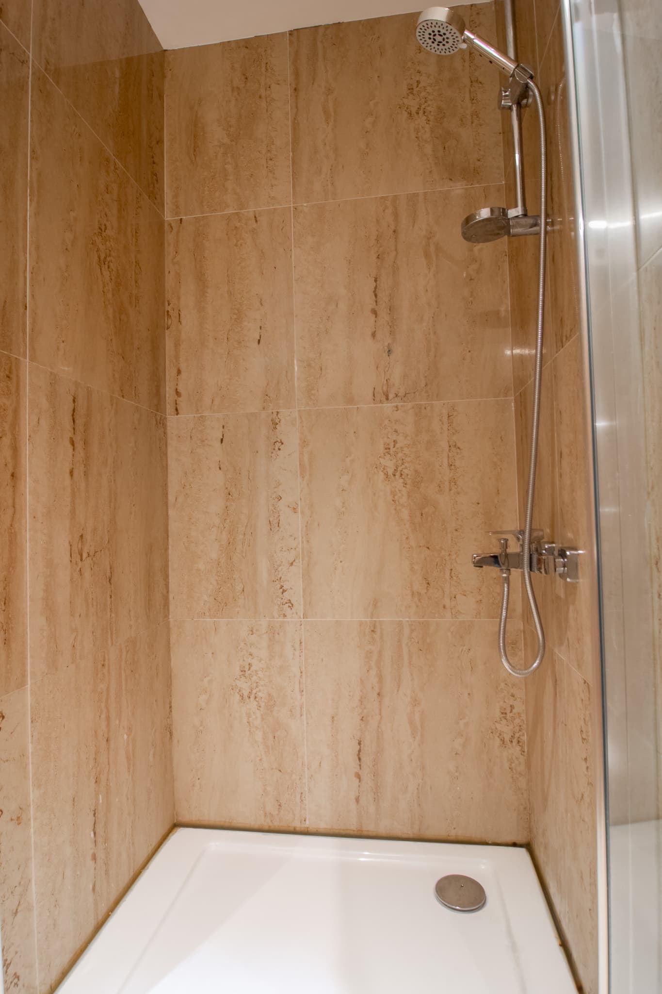 Stylish 1-Bedroom Apartment for City Living, möbliertes Apartment in Bağcılar, Istanbul — image 14