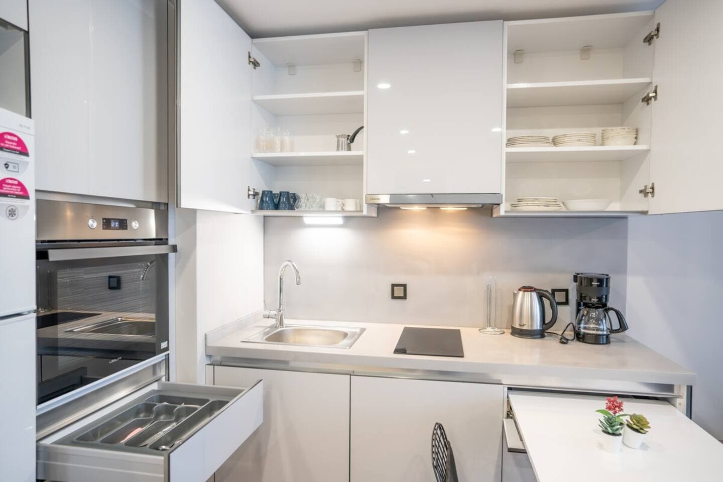 Stylish City Getaway - Immerse Yourself in Luxury، شقة مفروشة في Bağcılar, Istanbul — image 7