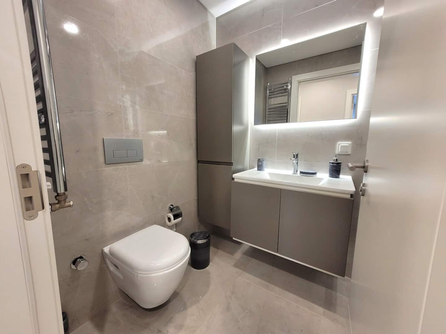 Relax Unwind: Inviting 2BR Apt, Cozy Interiors, apartamento amueblado en Küçükçekmece, Istanbul — image 18