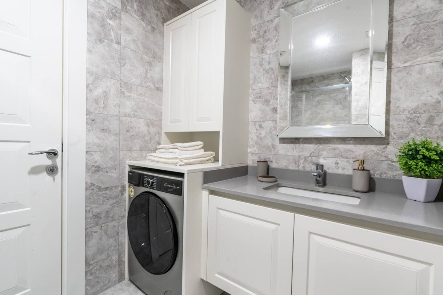 Modern Urban Apt- Relaxation in the City Hustle، شقة مفروشة في Kadıköy, Istanbul — image 14