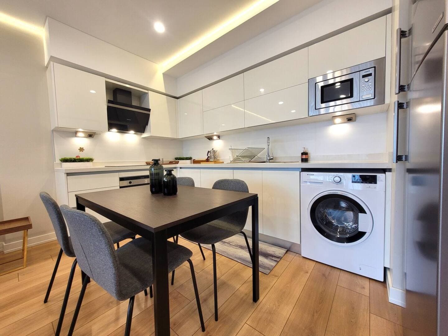 Relax Unwind: Inviting 2BR Apt, Cozy Interiors, apartamento amueblado en Küçükçekmece, Istanbul — image 14