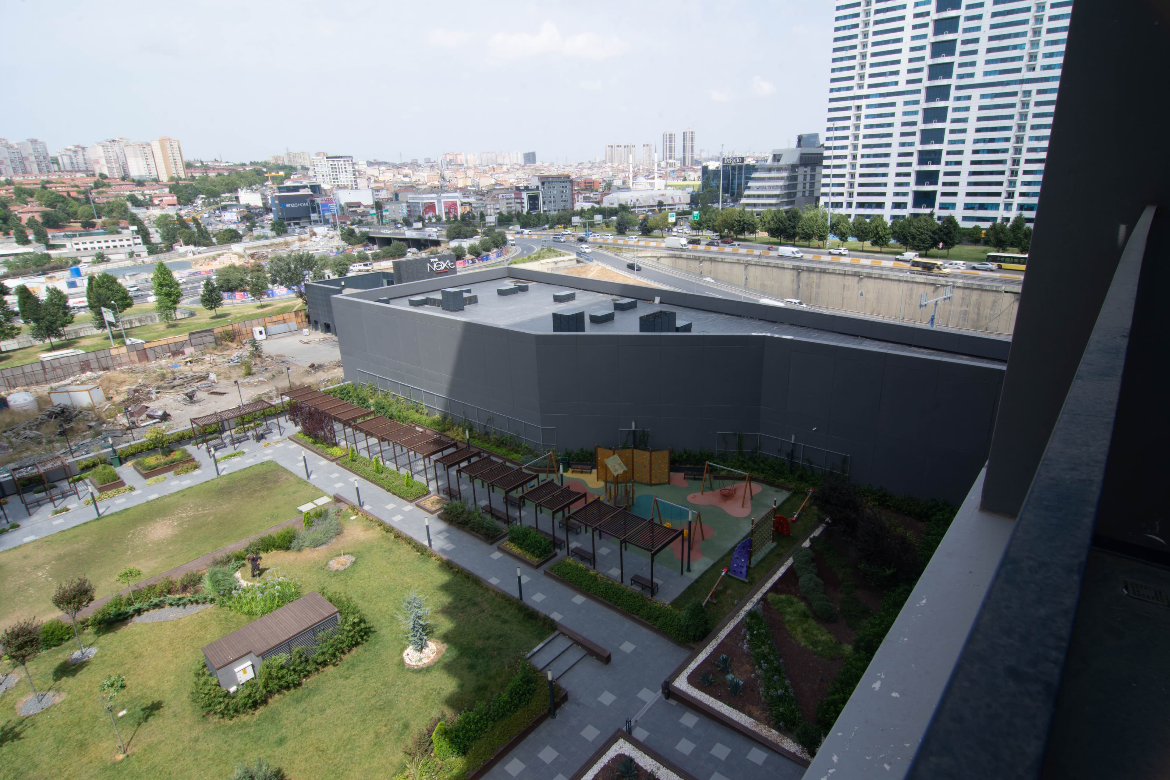 Modern City Getaway - Immerse Yourself in Luxury, furnished apartment in Bağcılar, Istanbul — image 26