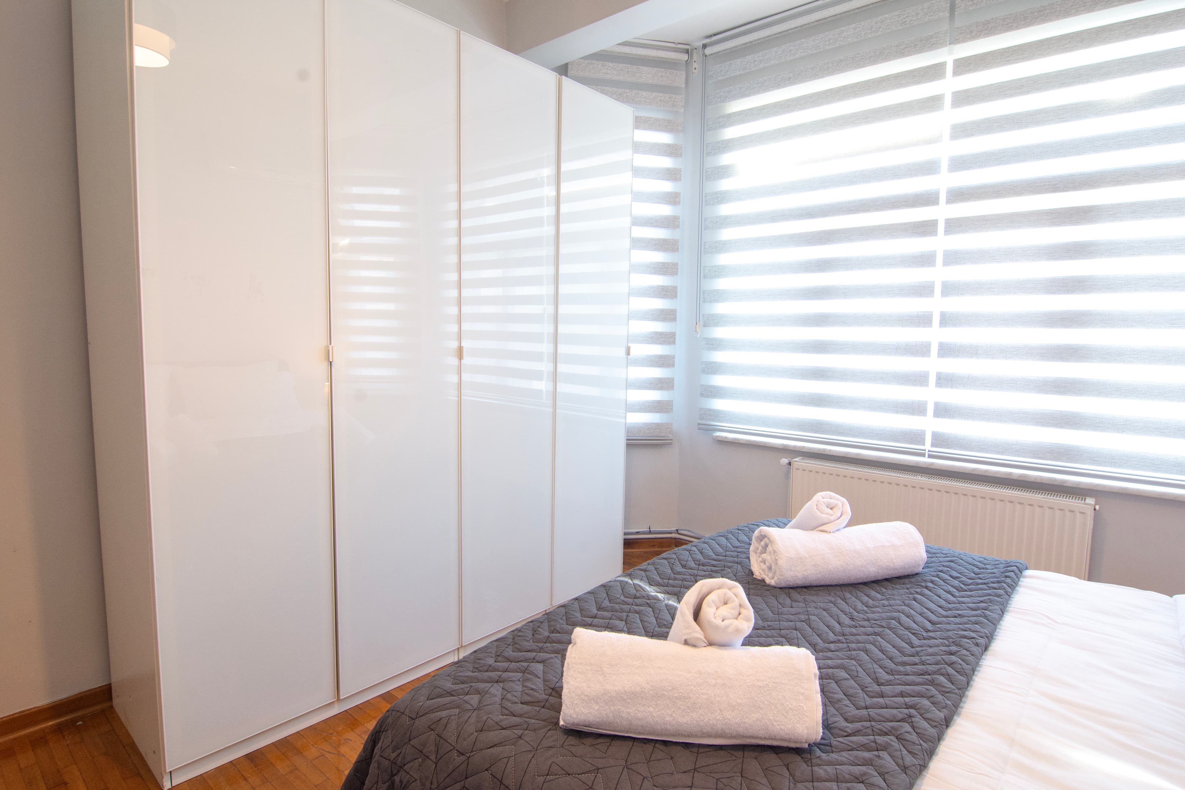 4min to Osmanbey 2 BR apart,4th floor with balcony — image 9