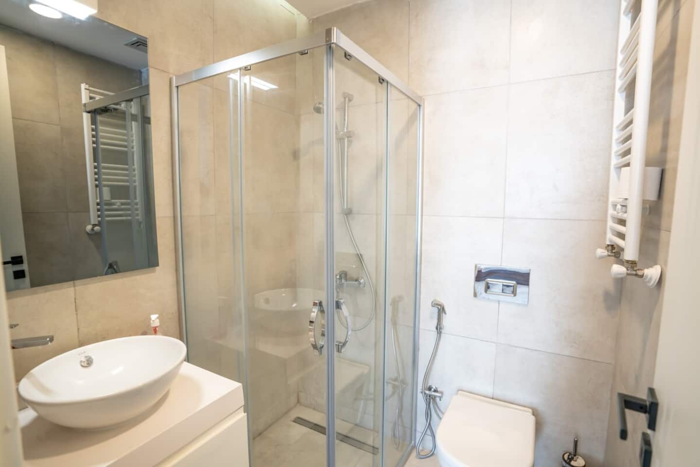 Stylish Retreat: Cozy 2BR Apt، شقة مفروشة في Bağcılar, Istanbul — image 12
