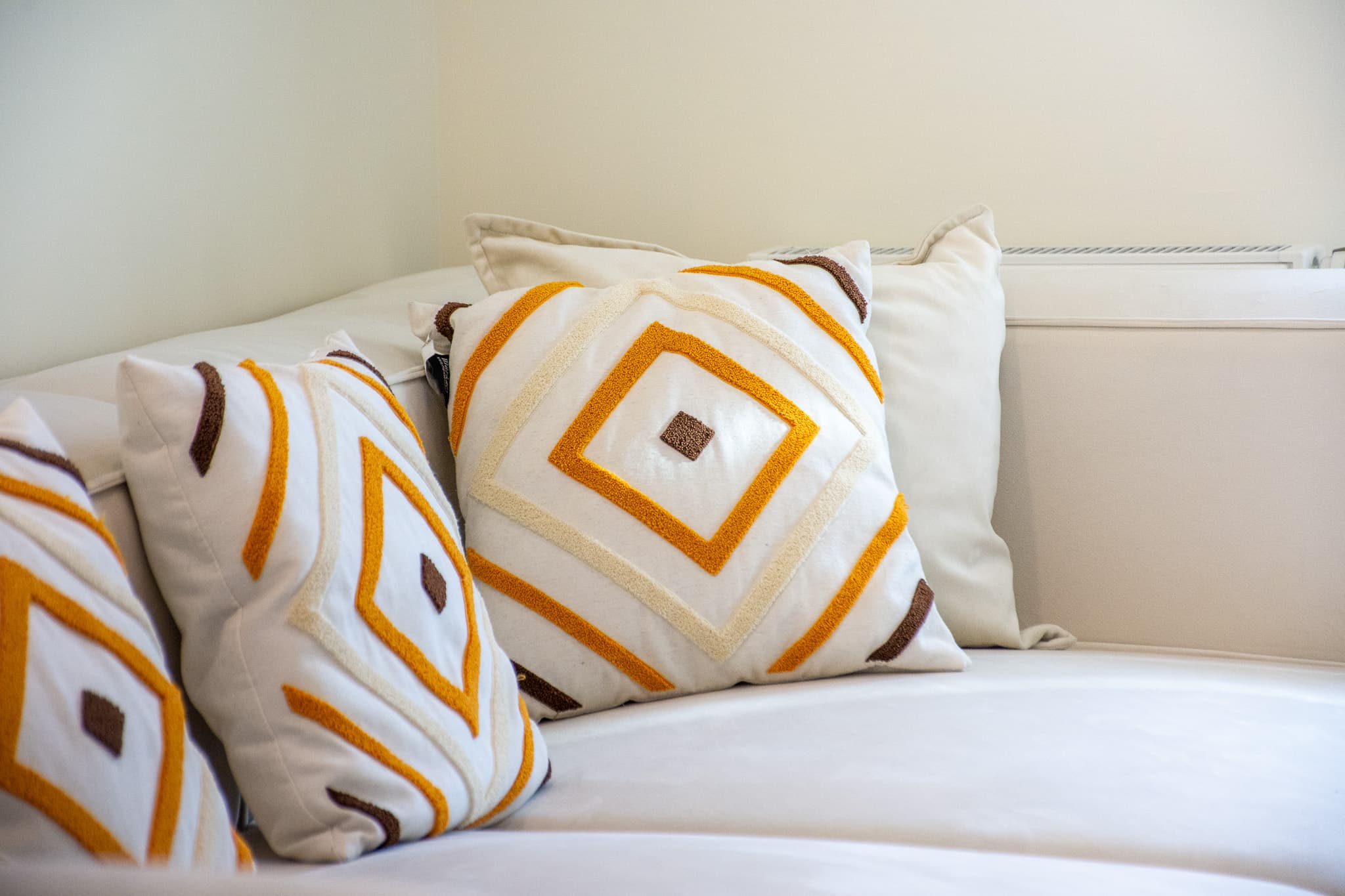 Spacious 1BR with City View — image 2