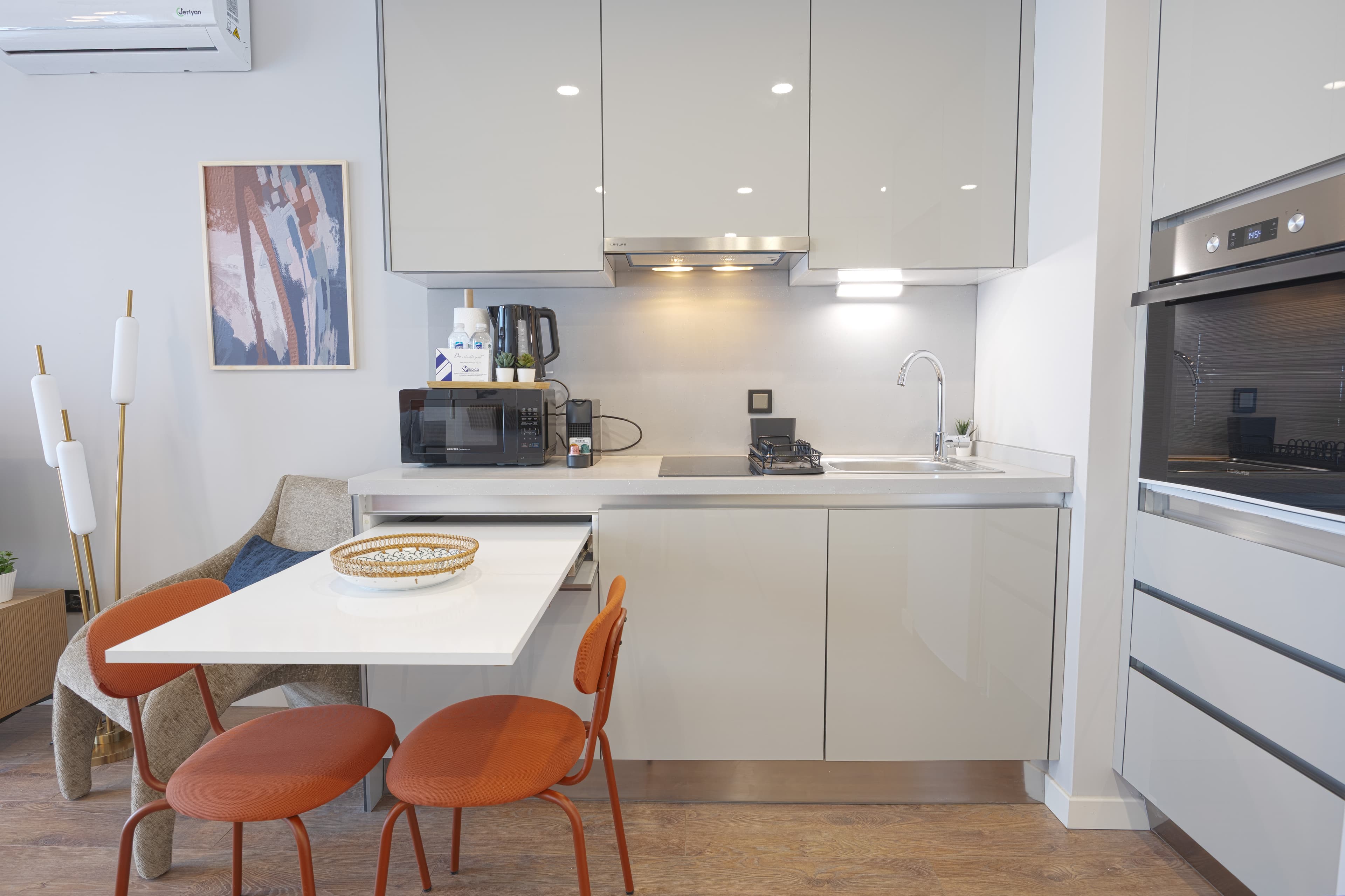 Modern Cozy Apartment with Balcony, appartement meublé à Bağcılar, Istanbul — image 15