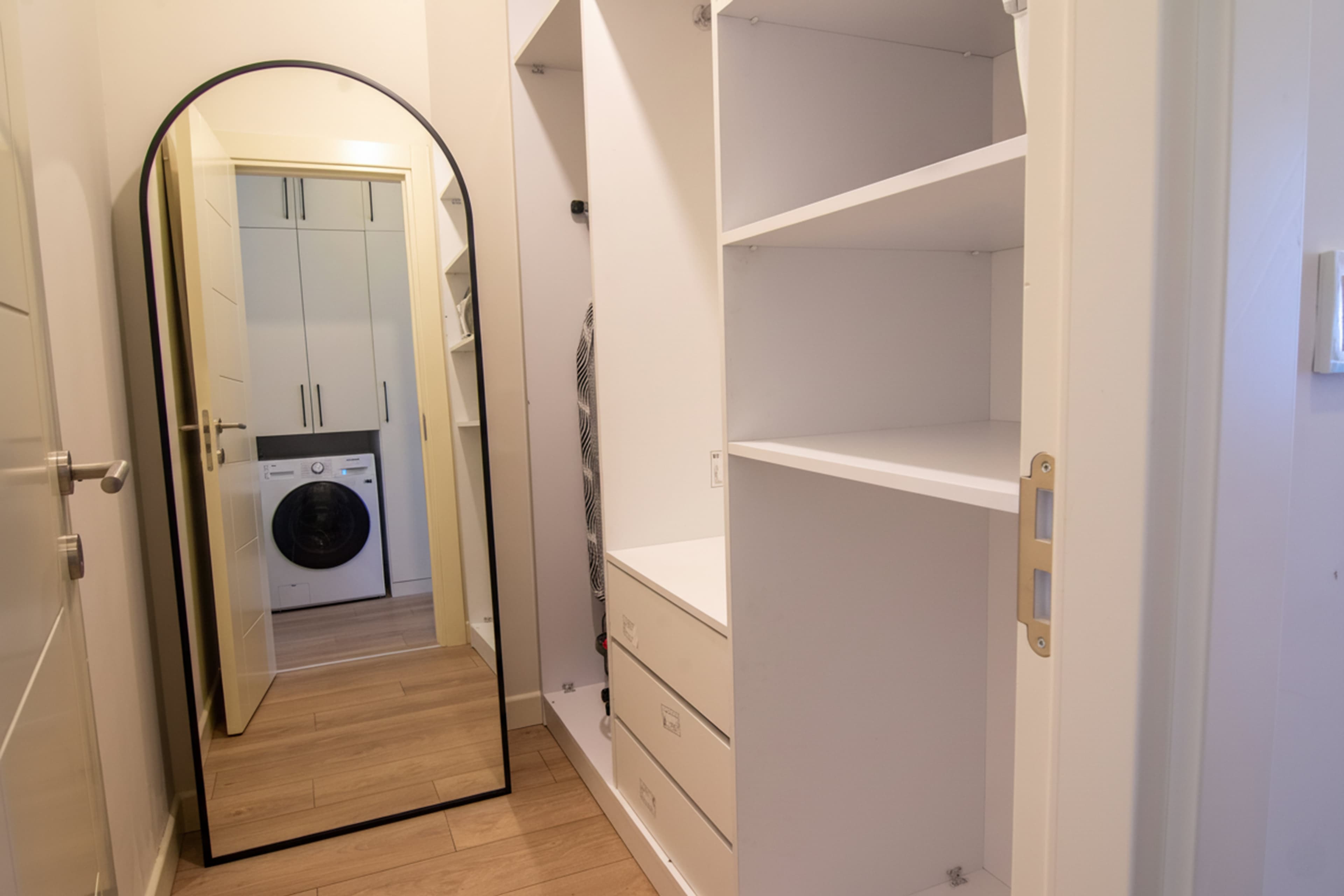 Modern & Stylish 1 Bdr Taksim Palas Living, apartamento amueblado en Şişli, Istanbul — image 13