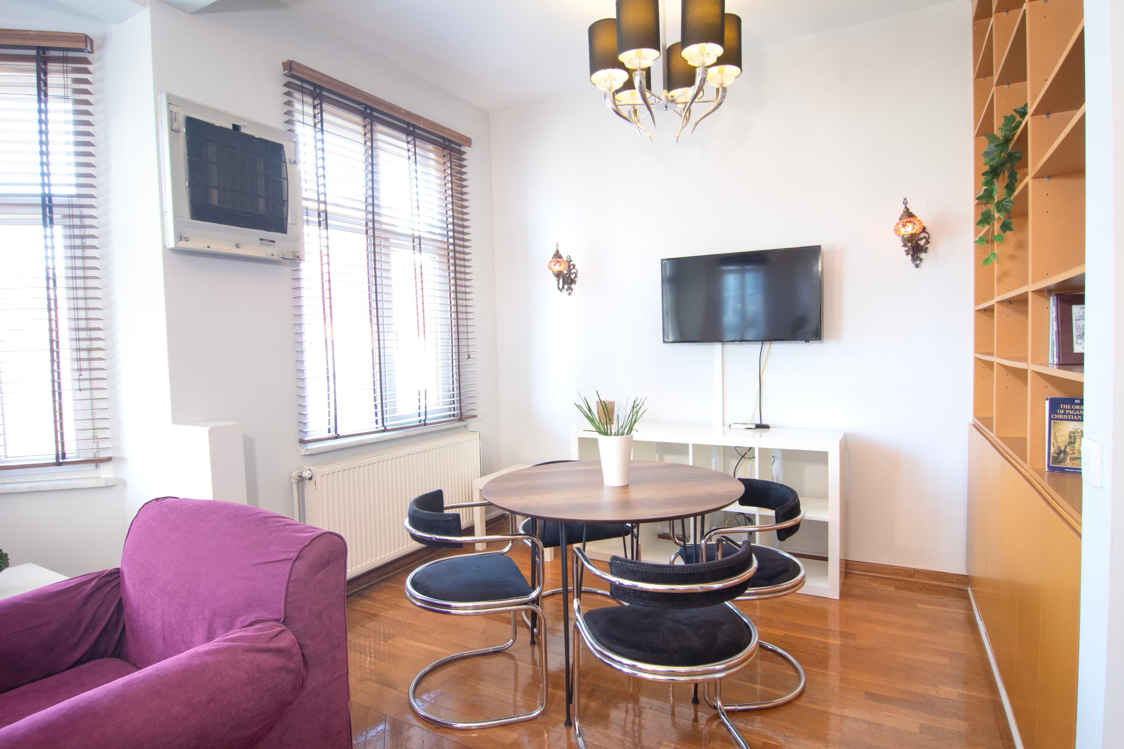 4min to Osmanbey 2 BR apart,4th floor with balcony — image 2