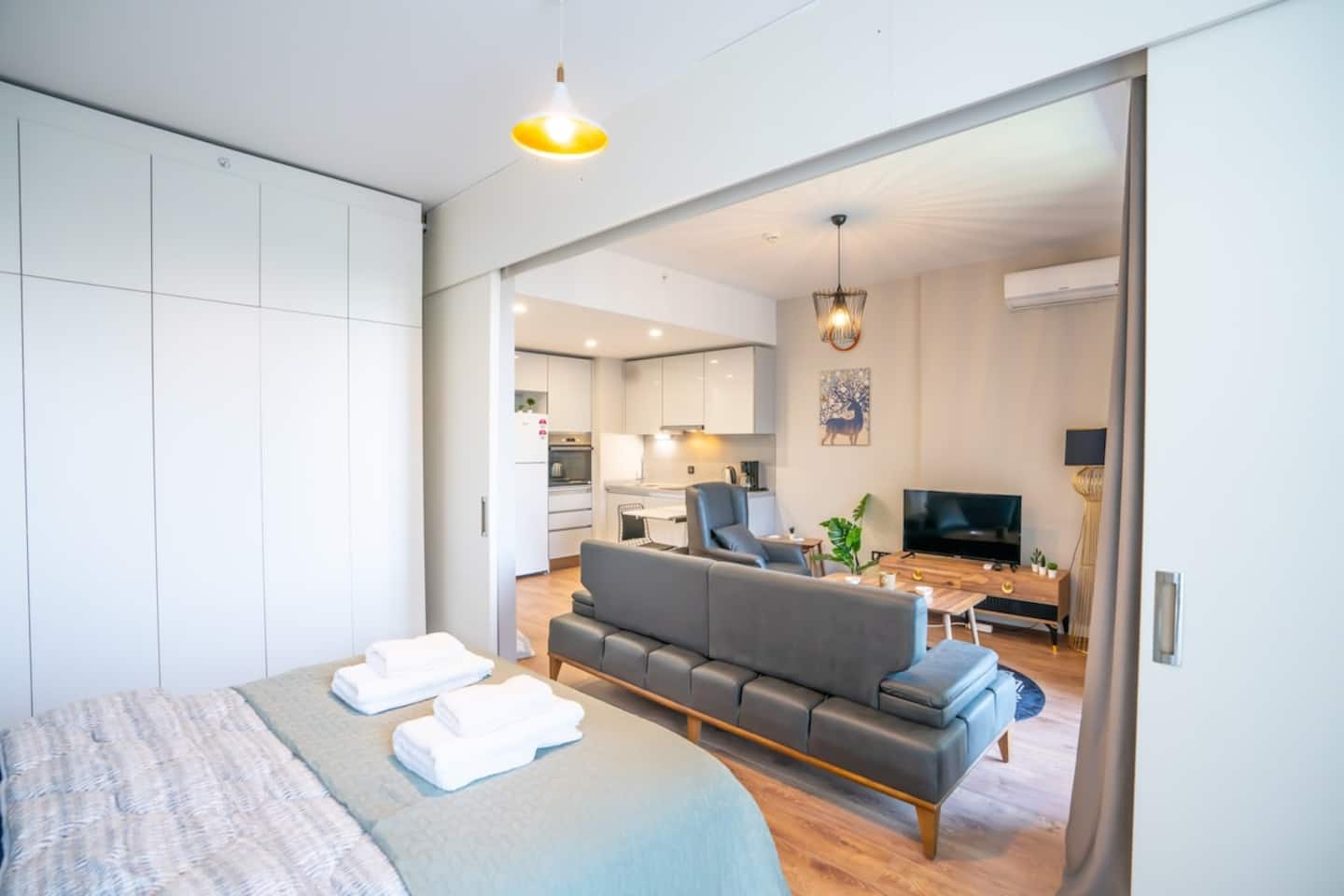 Stylish City Getaway - Immerse Yourself in Luxury، شقة مفروشة في Bağcılar, Istanbul — image 4