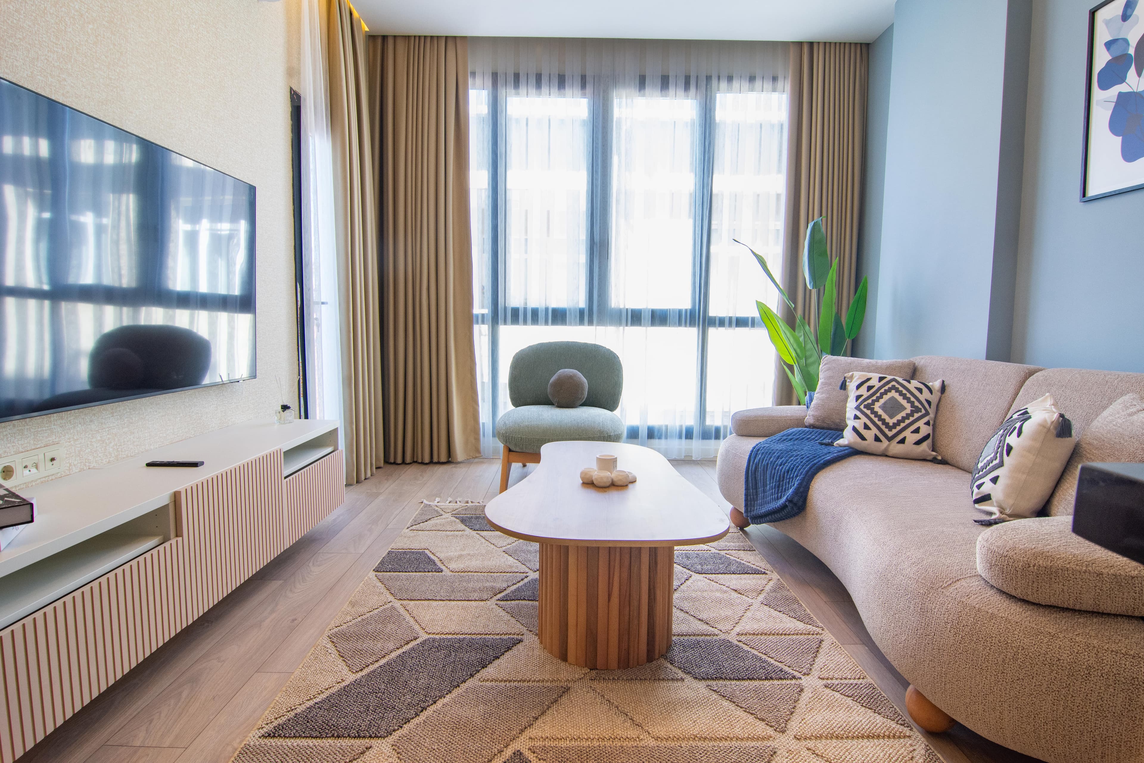 Modern 1 Bdr in Taksim Palace, möbliertes Apartment in Şişli, Istanbul — image 2