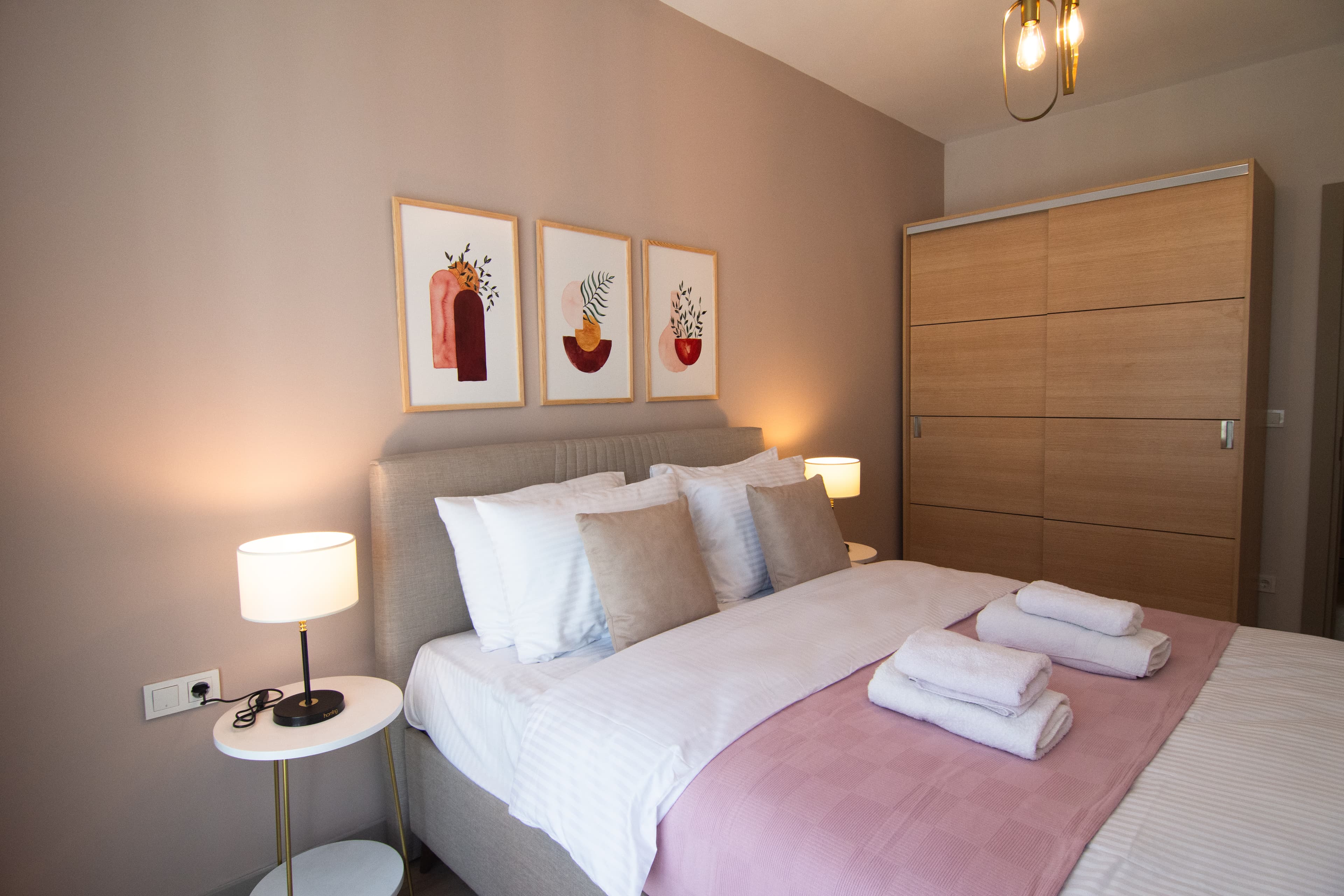 Cozy Retreat: Stylish 1BR Apt — image 14