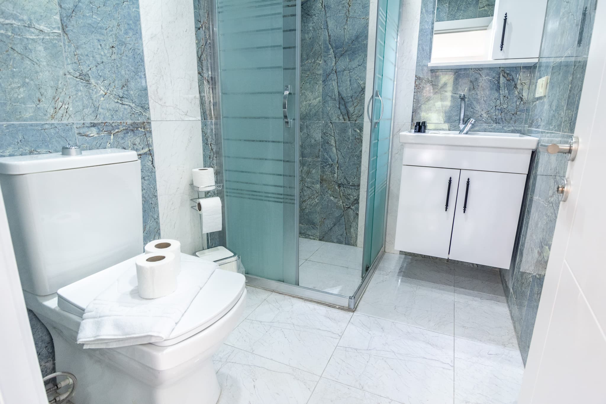 Cozy 1BR with Inviting Balcony، شقة مفروشة في Beylikdüzü, Istanbul — image 8