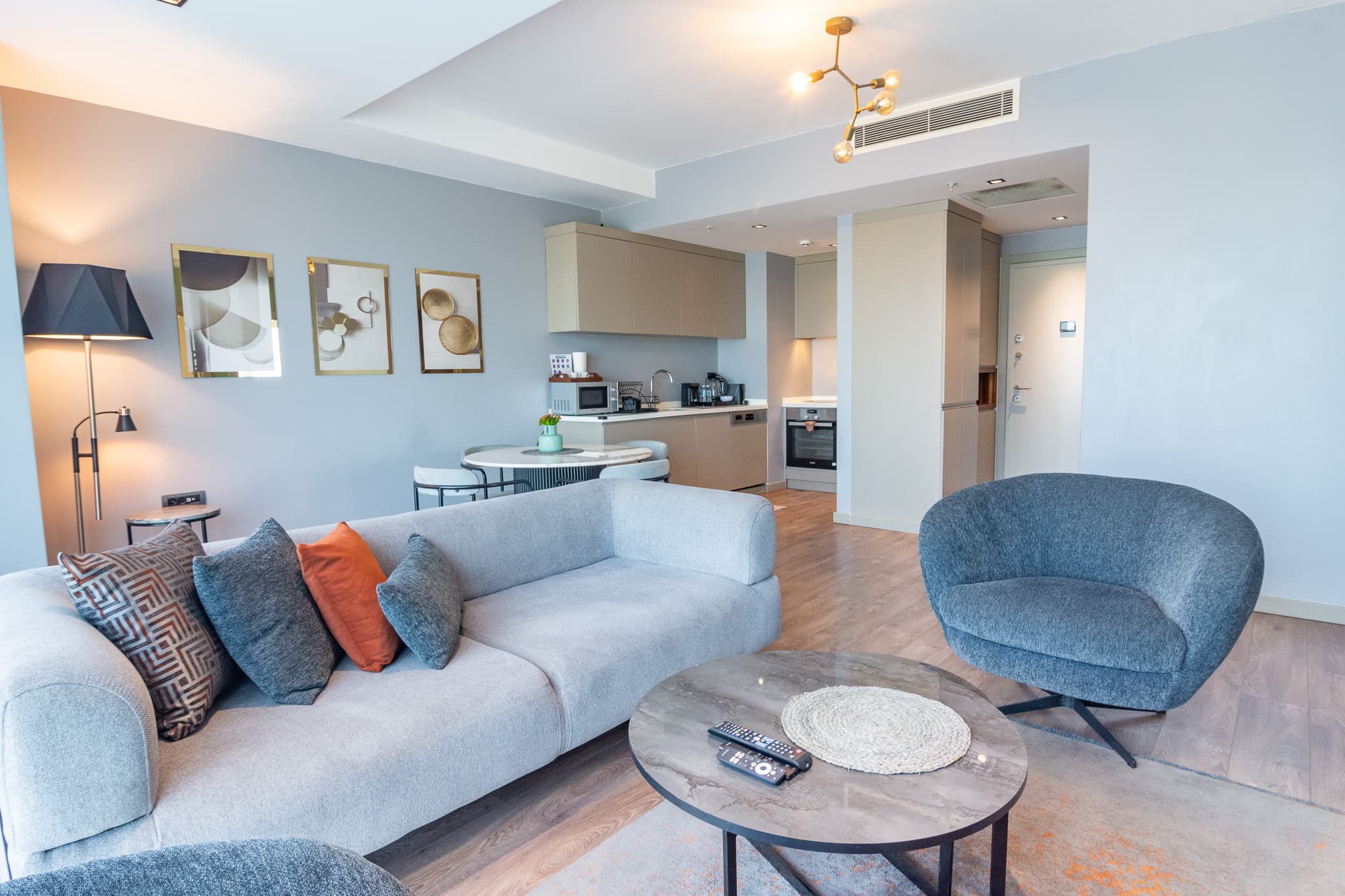 2-Bedroom Escape with city view, apartamento amueblado en Bağcılar, Istanbul — image 3