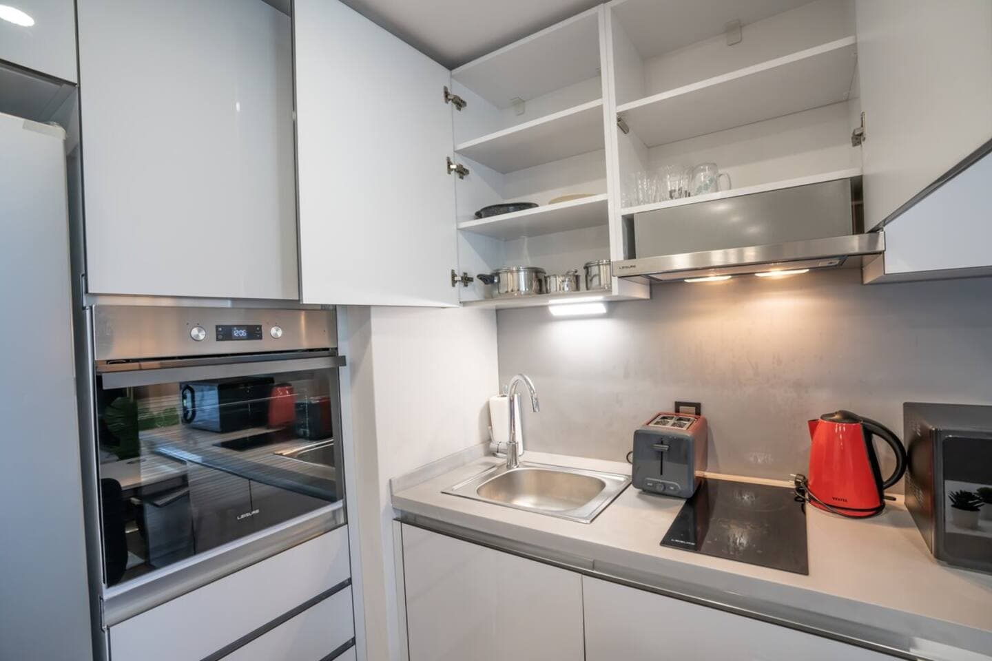 Stylish 1-Bdr Apt  - Your Home Away from Home, möbliertes Apartment in Bağcılar, Istanbul — image 6