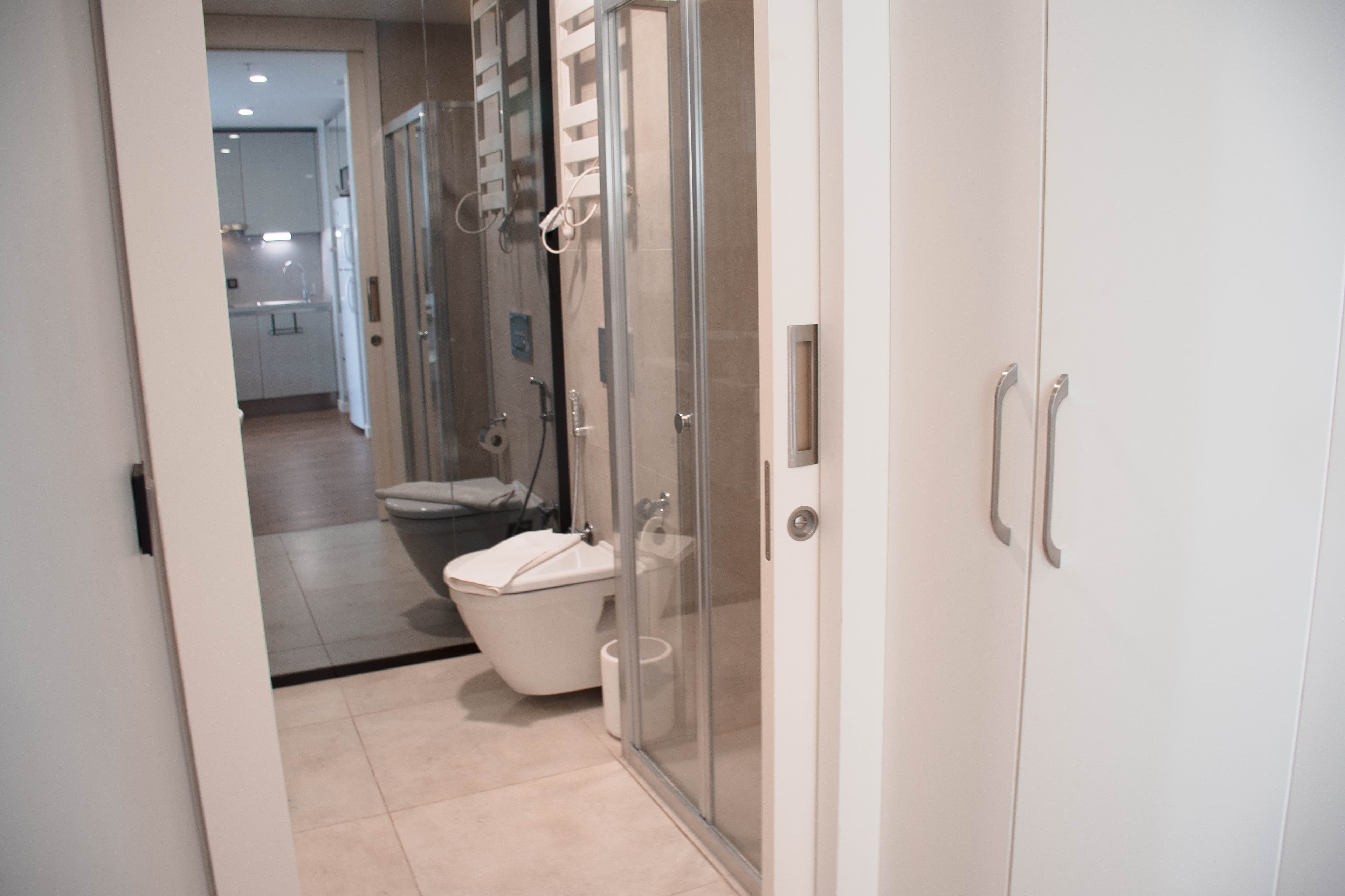 Modern City Getaway - Immerse Yourself in Luxury, furnished apartment in Bağcılar, Istanbul — image 17