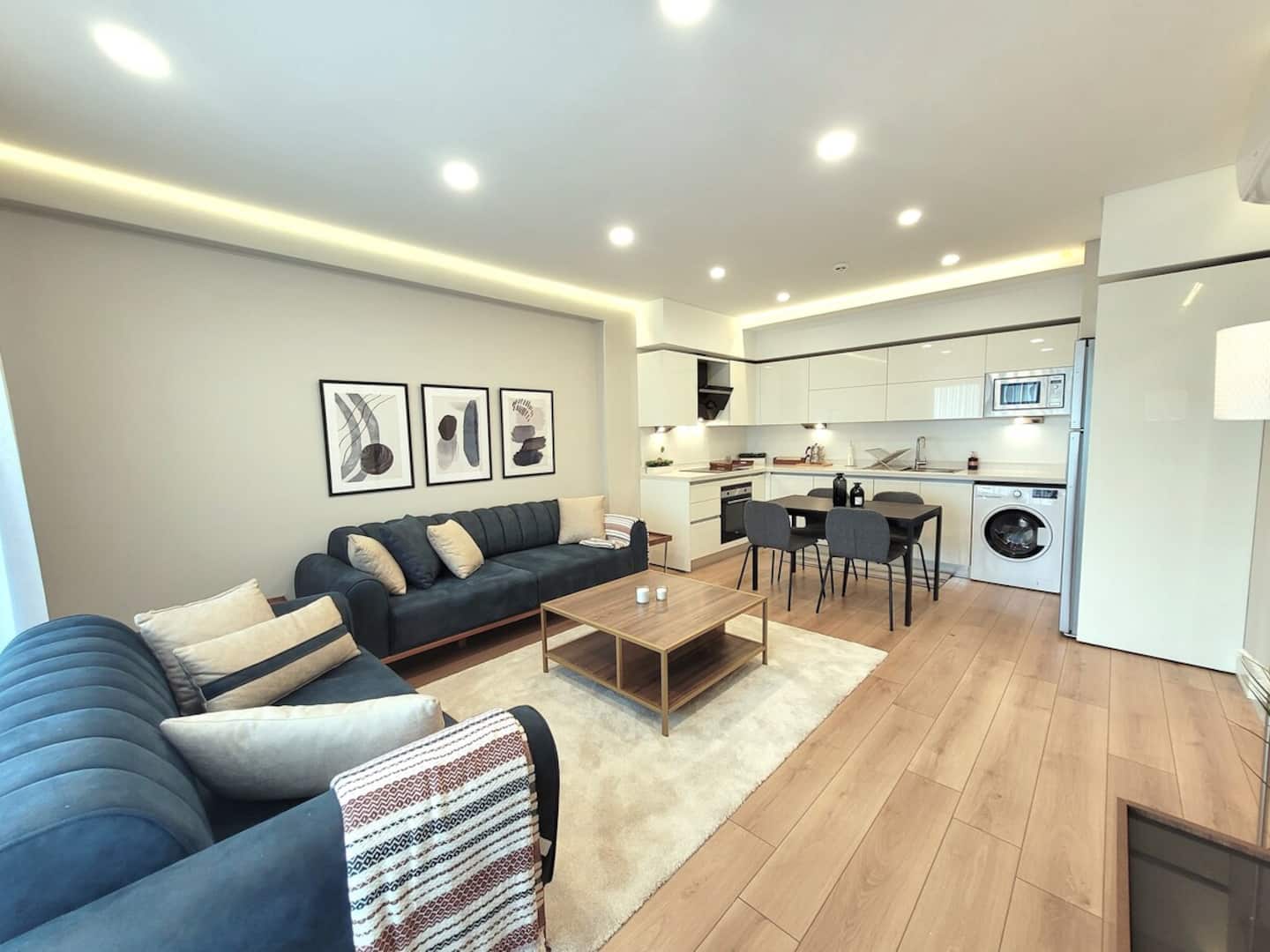 Relax Unwind: Inviting 2BR Apt, Cozy Interiors, apartamento amueblado en Küçükçekmece, Istanbul — image 4