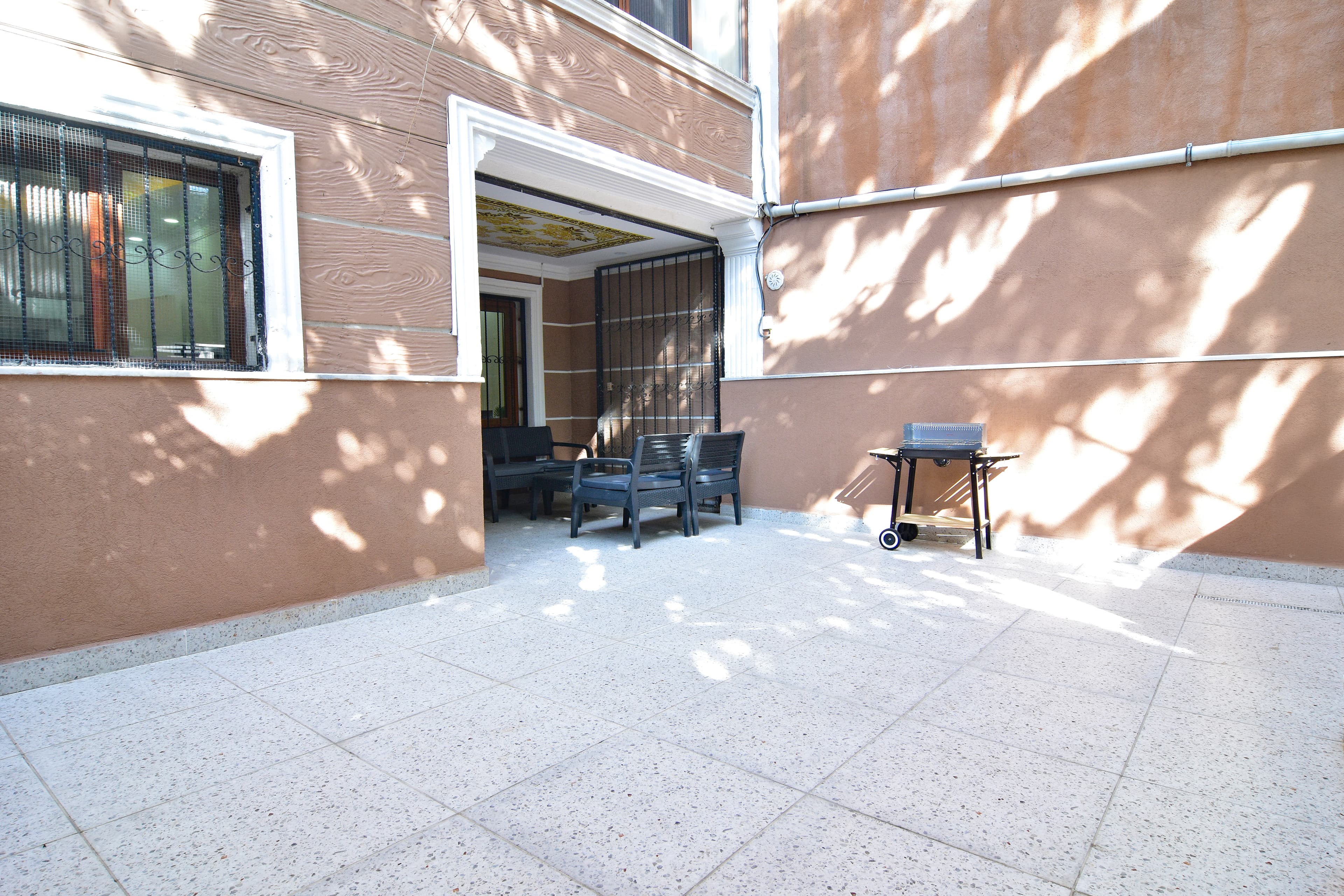 Bright 2BR Home with outdoor garden and  BBQ , furnished apartment in Beylikdüzü, Istanbul — image 26