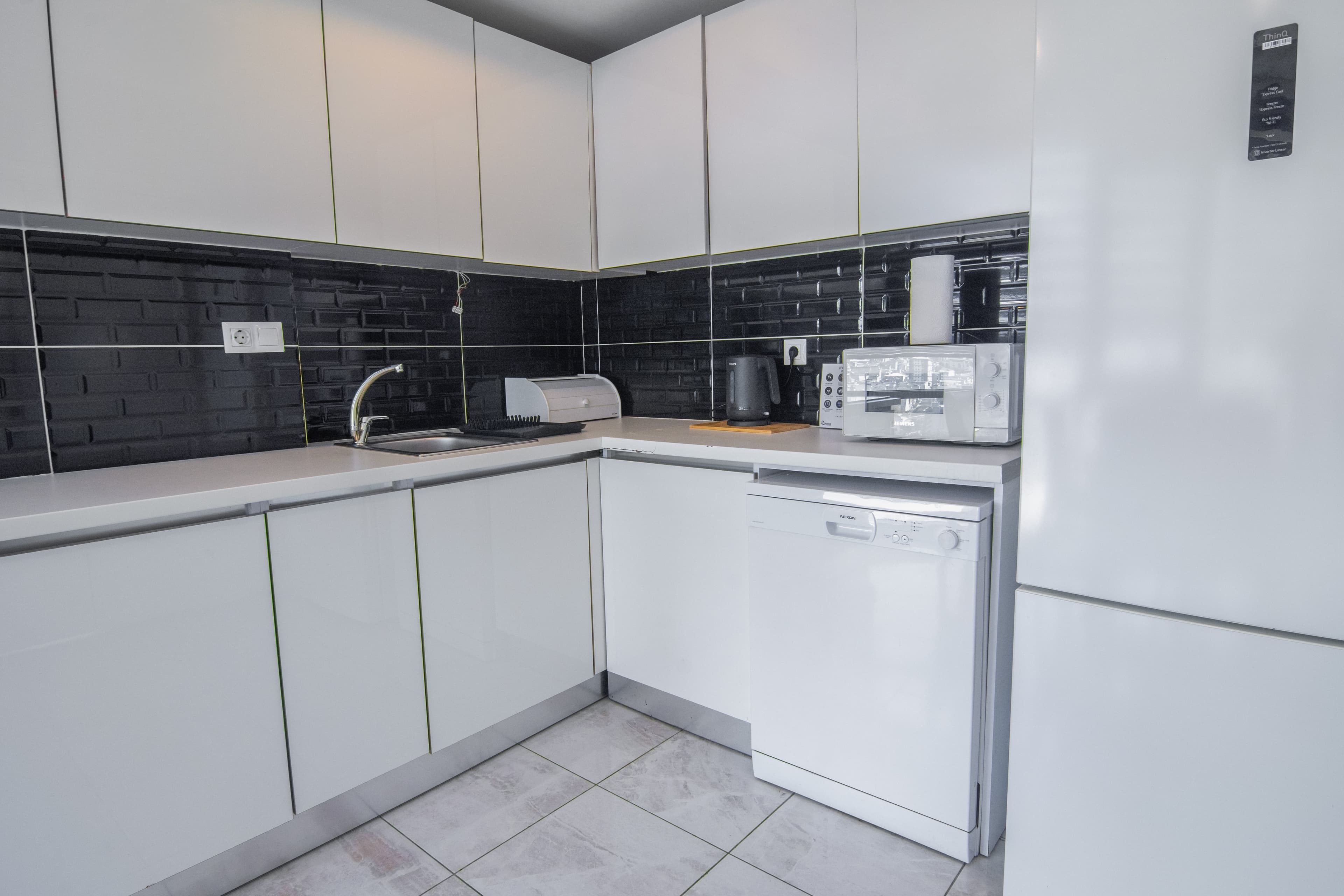 Stylish cozy 3 bedr apart & balcony - Image 18