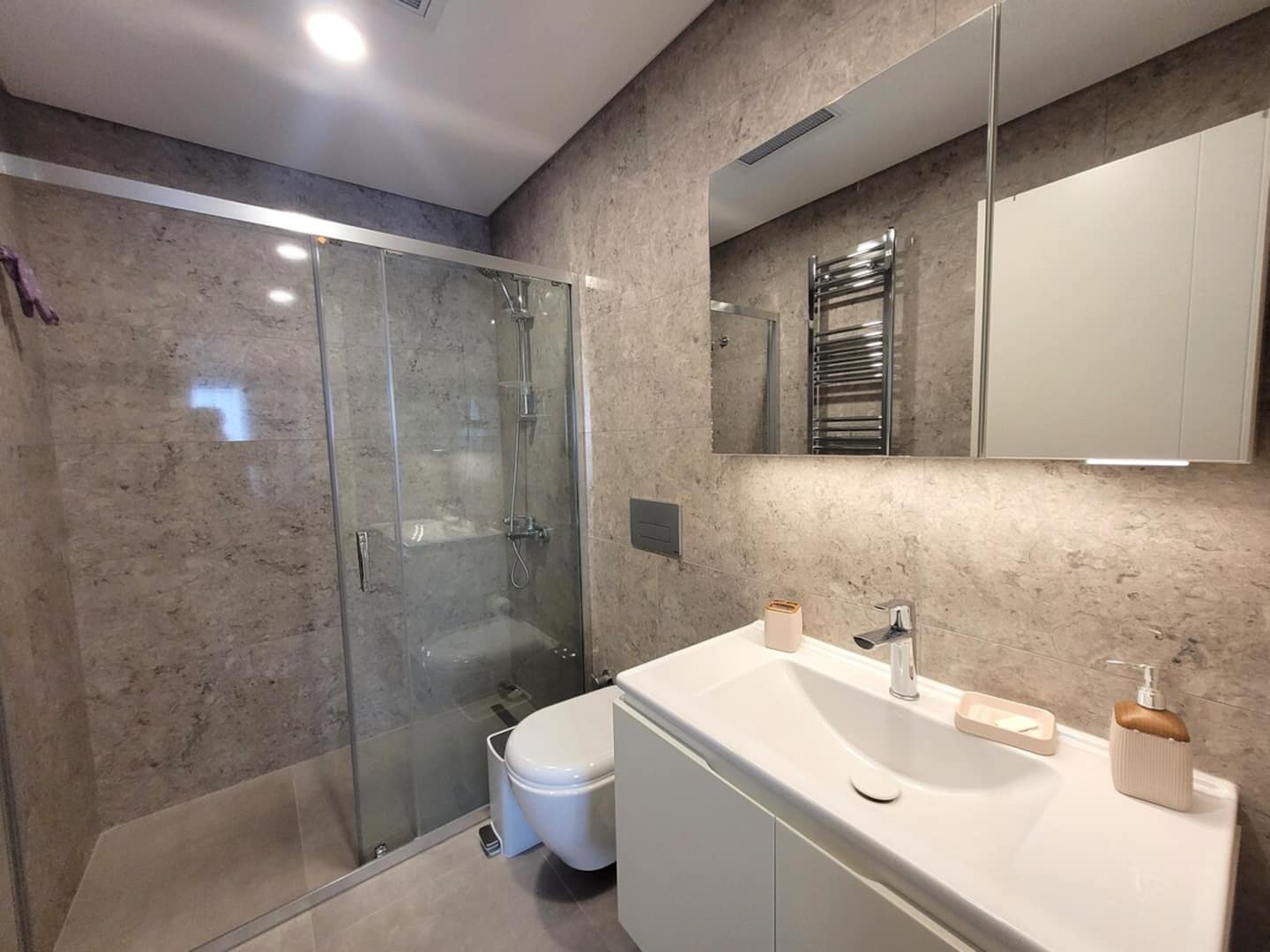 Relax Unwind: Inviting 2BR Apt, Cozy Interiors, apartamento amueblado en Küçükçekmece, Istanbul — image 17