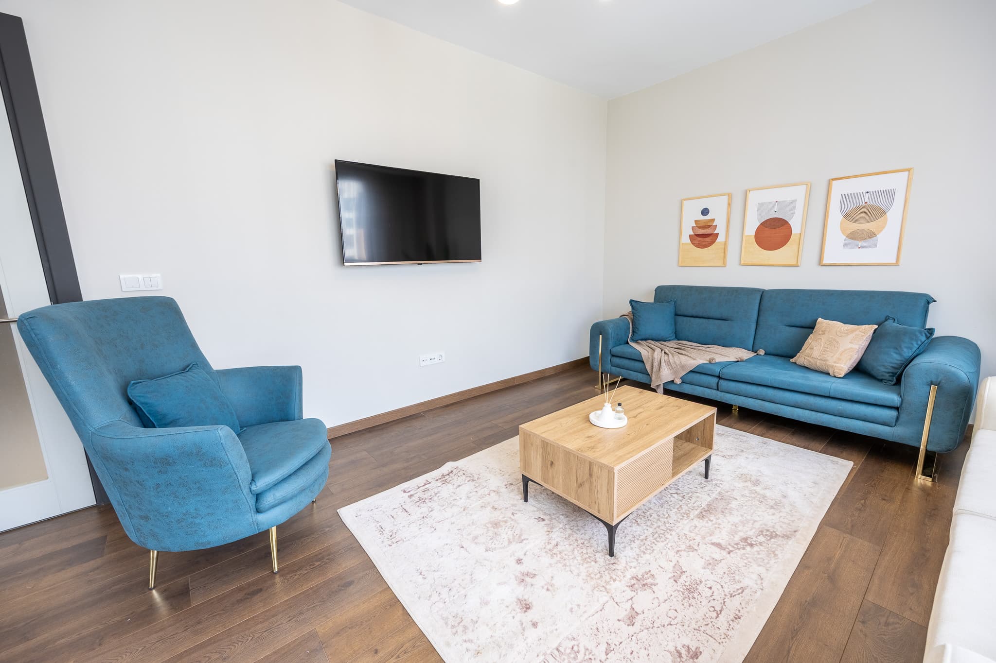 Elegant 3 bdr apartment with balcony  — image 35