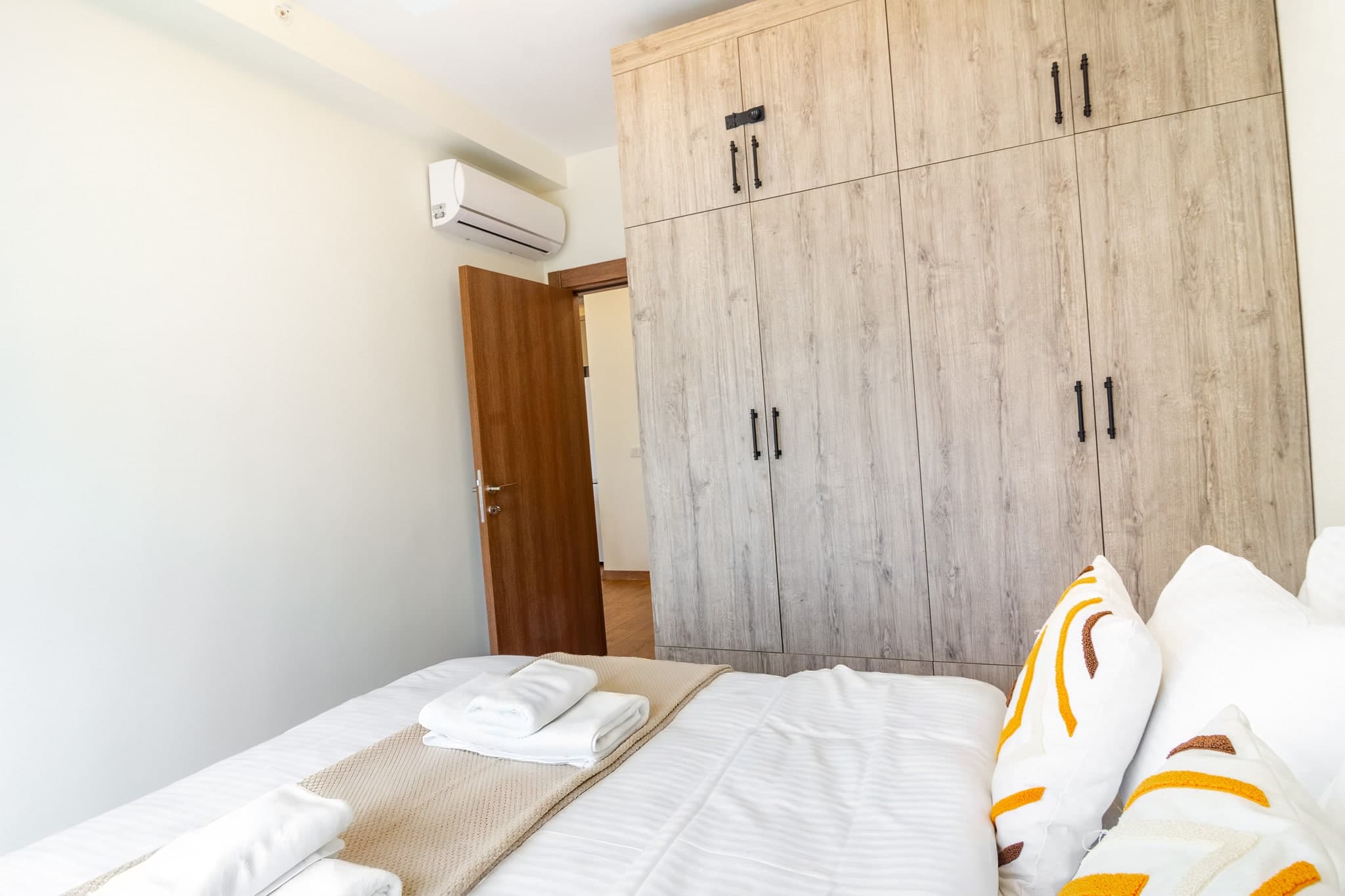 Spacious 1BR with City View — image 9