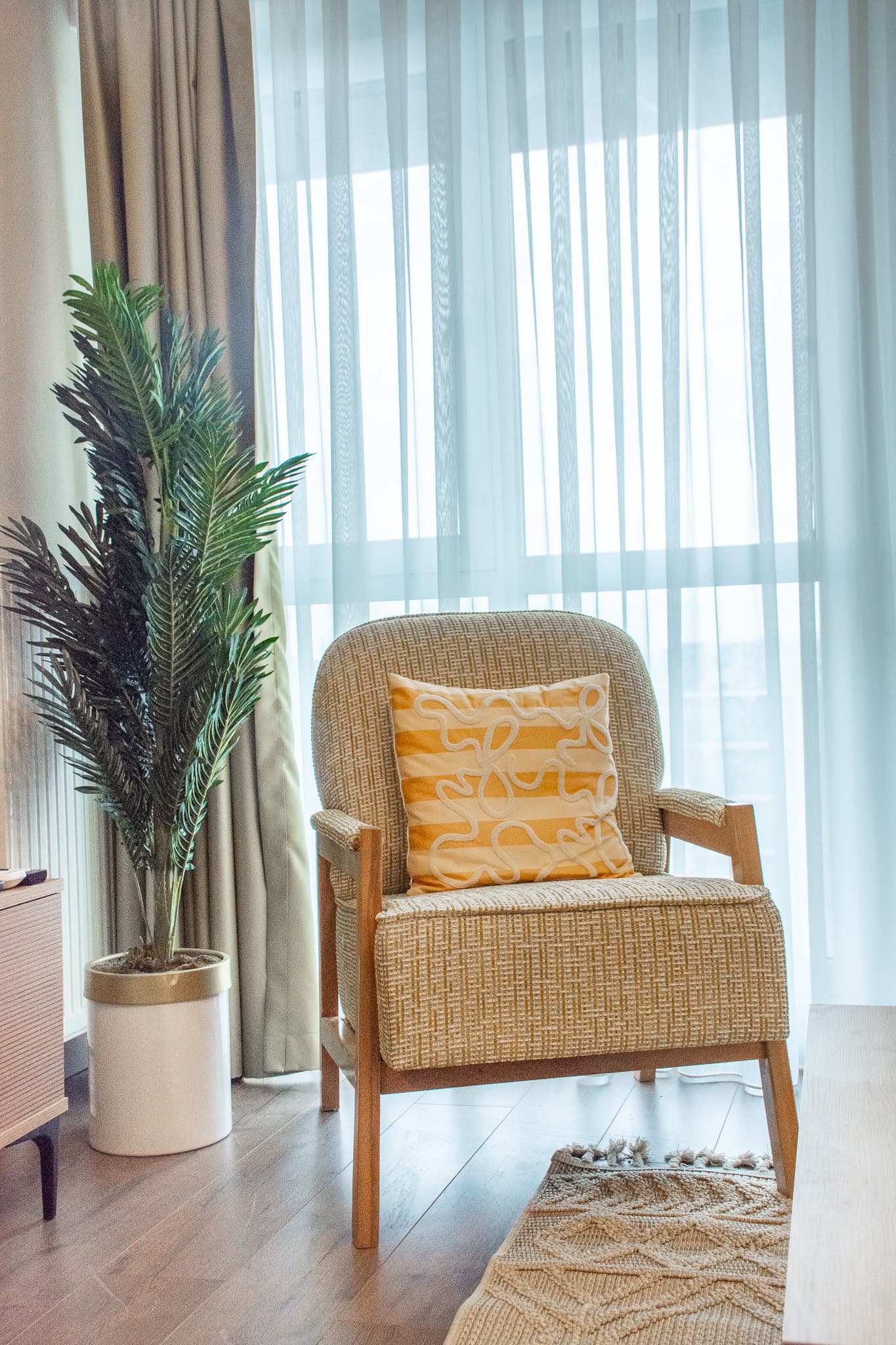 Family Home 2bedr with balcony and Panoramic View، شقة مفروشة في Başakşehir, Istanbul — image 6
